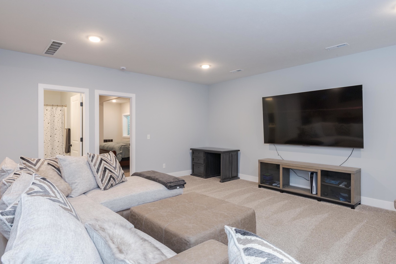 Bloomington, Illinois, 61705, United States, 4 Bedrooms Bedrooms, ,4 BathroomsBathrooms,Residential,For Sale,1996061