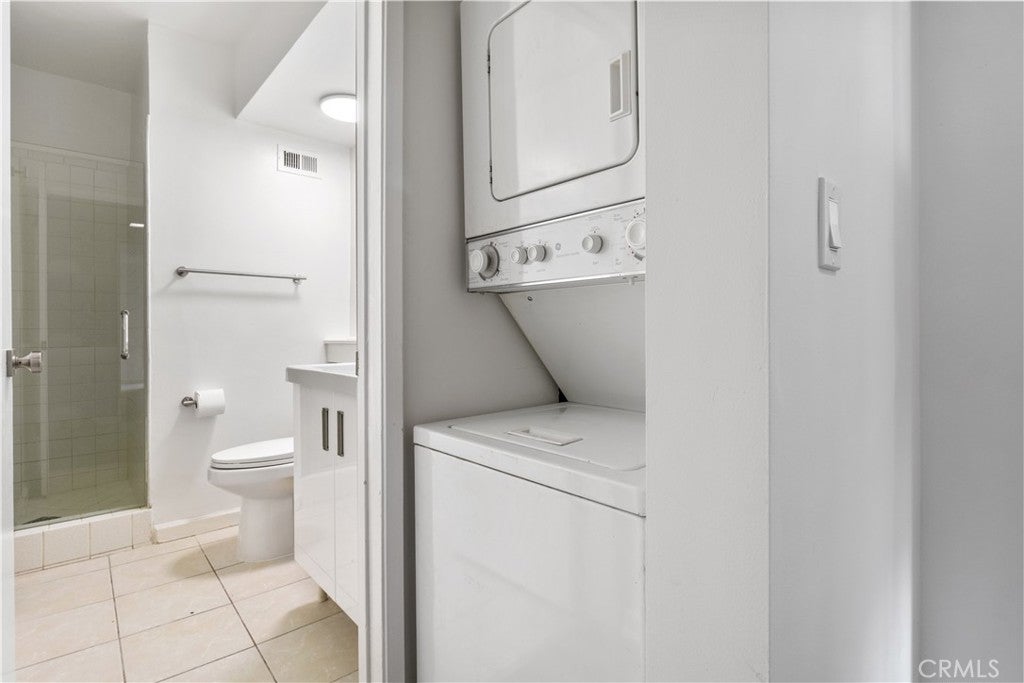 Sherman Oaks, California, 91411, United States, 2 Bedrooms Bedrooms, ,2 BathroomsBathrooms,Residential,For Sale,1847067
