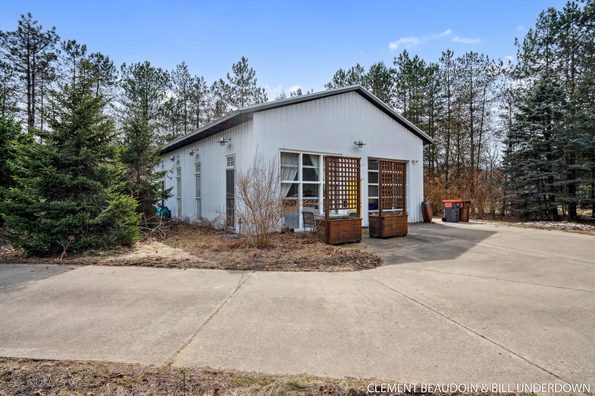 Fennville, Michigan, 49408, United States, 5 Bedrooms Bedrooms, ,7 BathroomsBathrooms,Residential,For Sale,1973707