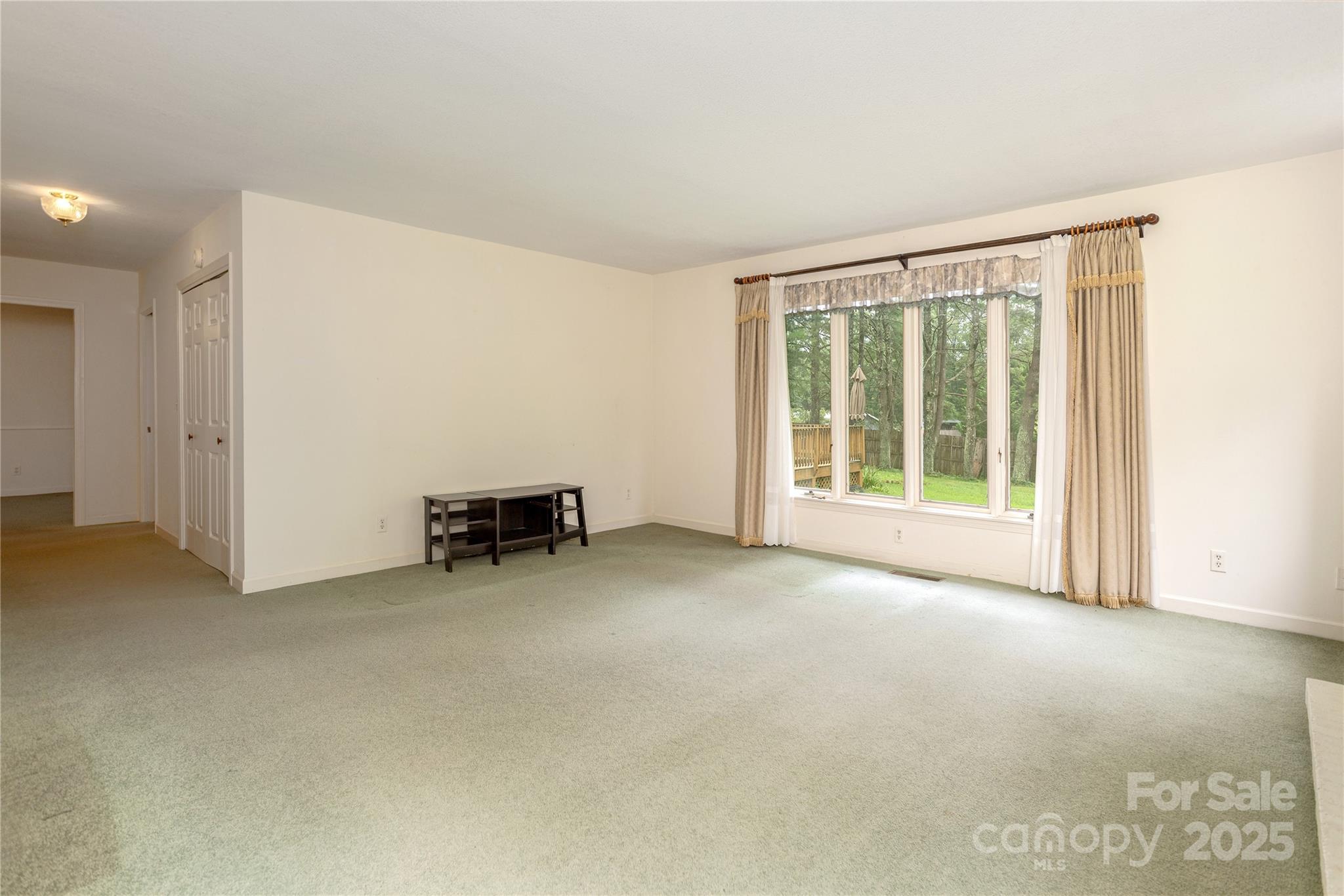 Hendersonville, North Carolina, 28791, United States, 3 Bedrooms Bedrooms, ,2 BathroomsBathrooms,Residential,For Sale,1910646