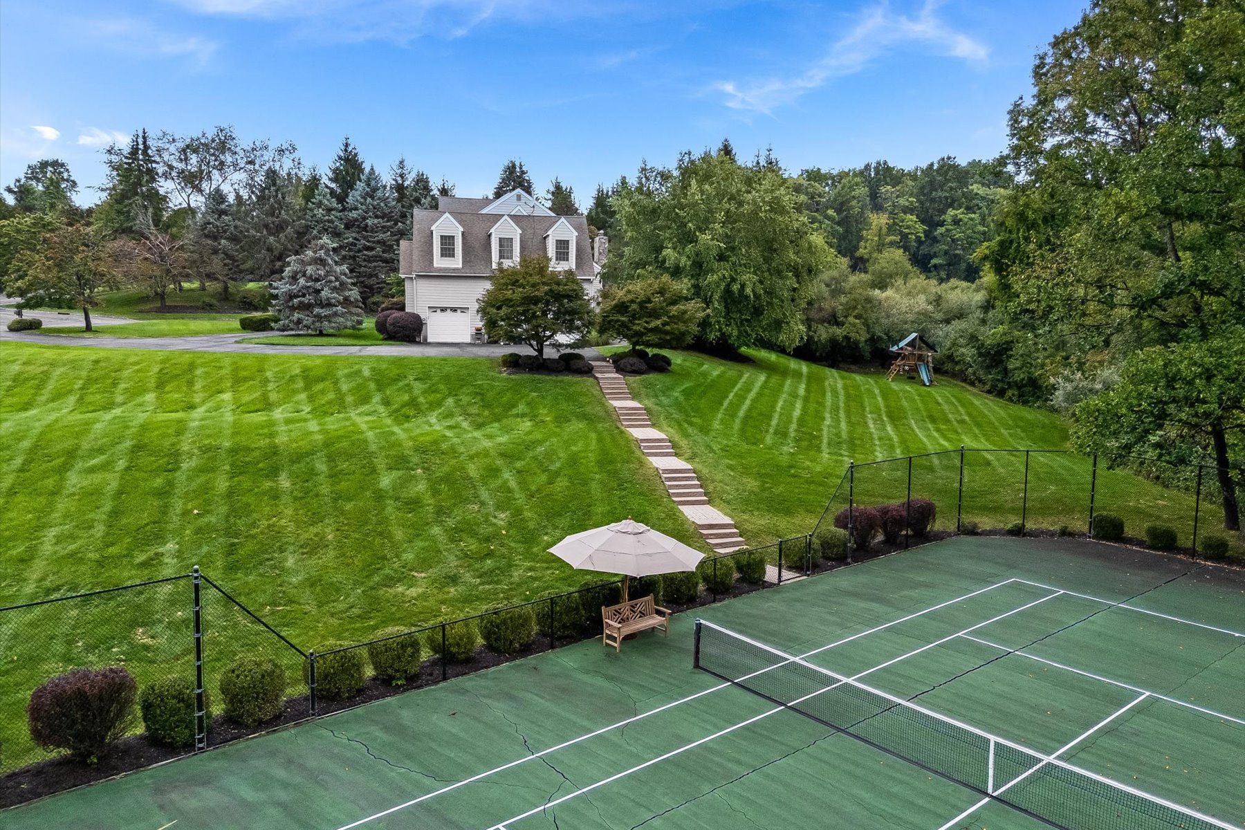  ?Beacon Hill? Meticulously Maintained Neigborhood Colonial - 物件實景