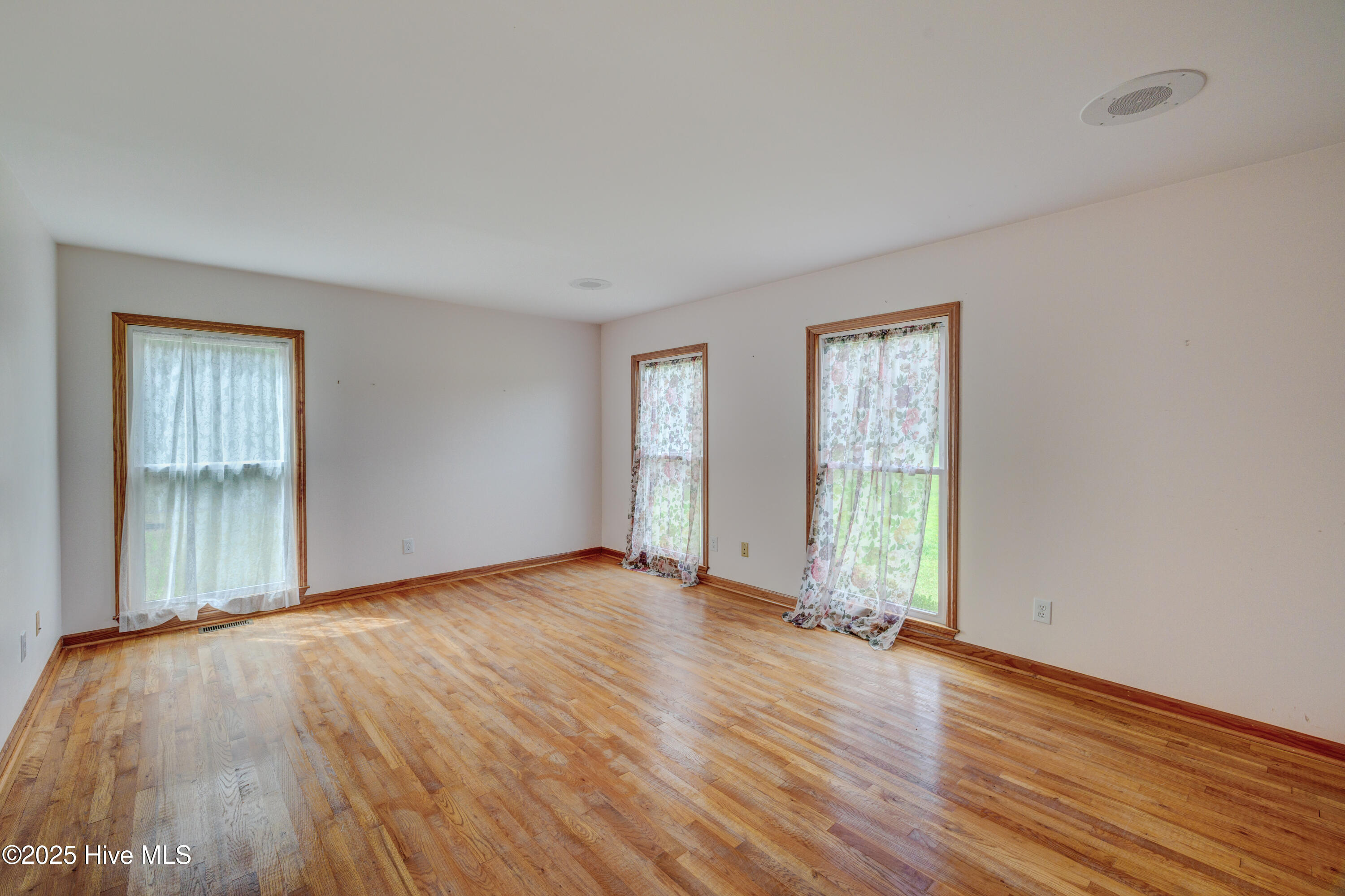 Burgaw, North Carolina, 28425, United States, 4 Bedrooms Bedrooms, ,4 BathroomsBathrooms,Residential,For Sale,1818380