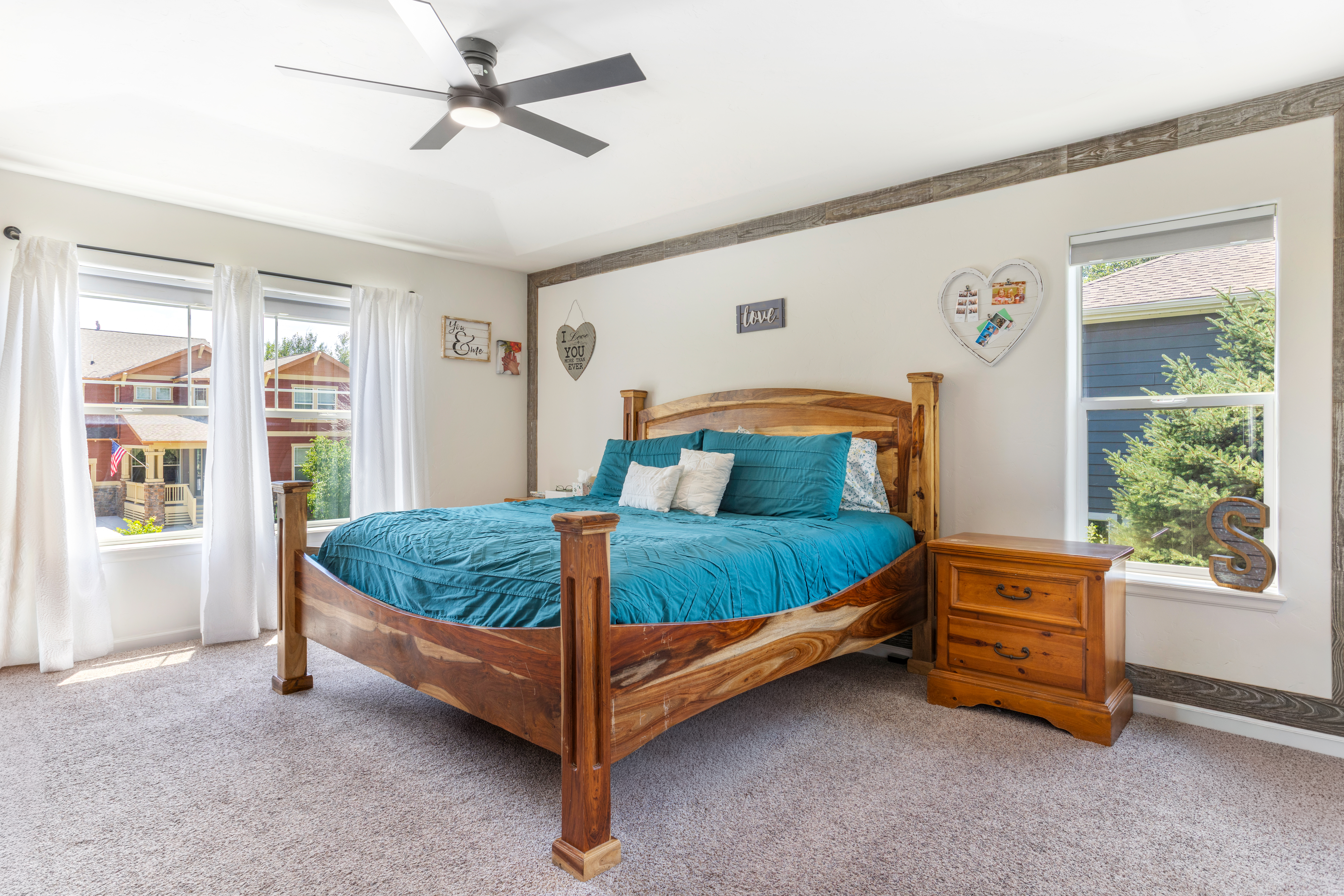  4 Bedroom Located by Dog Park and Trails - 物件實景