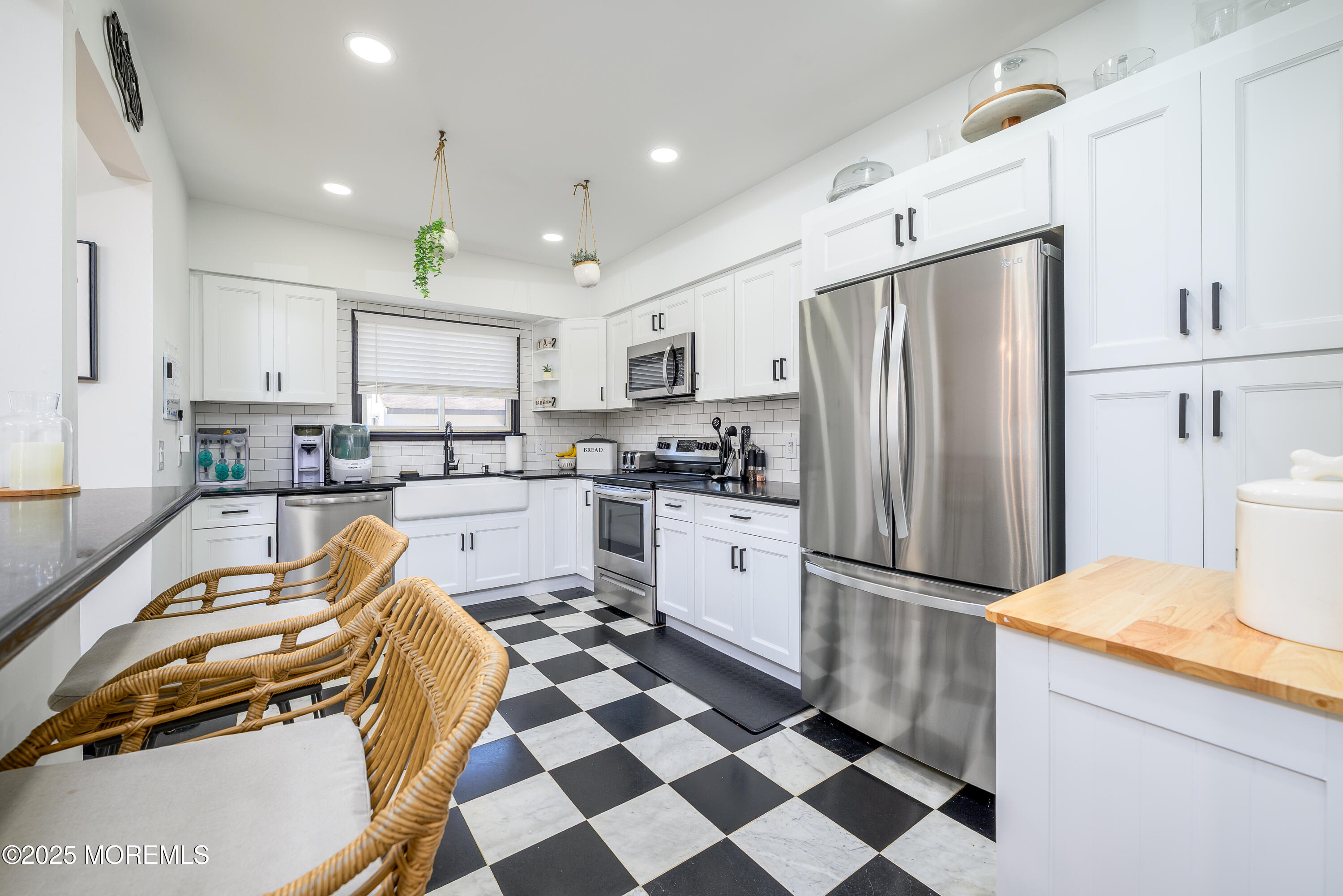 Red Bank, New Jersey, 07701, United States, 2 Bedrooms Bedrooms, ,3 BathroomsBathrooms,Residential,For Sale,1970602