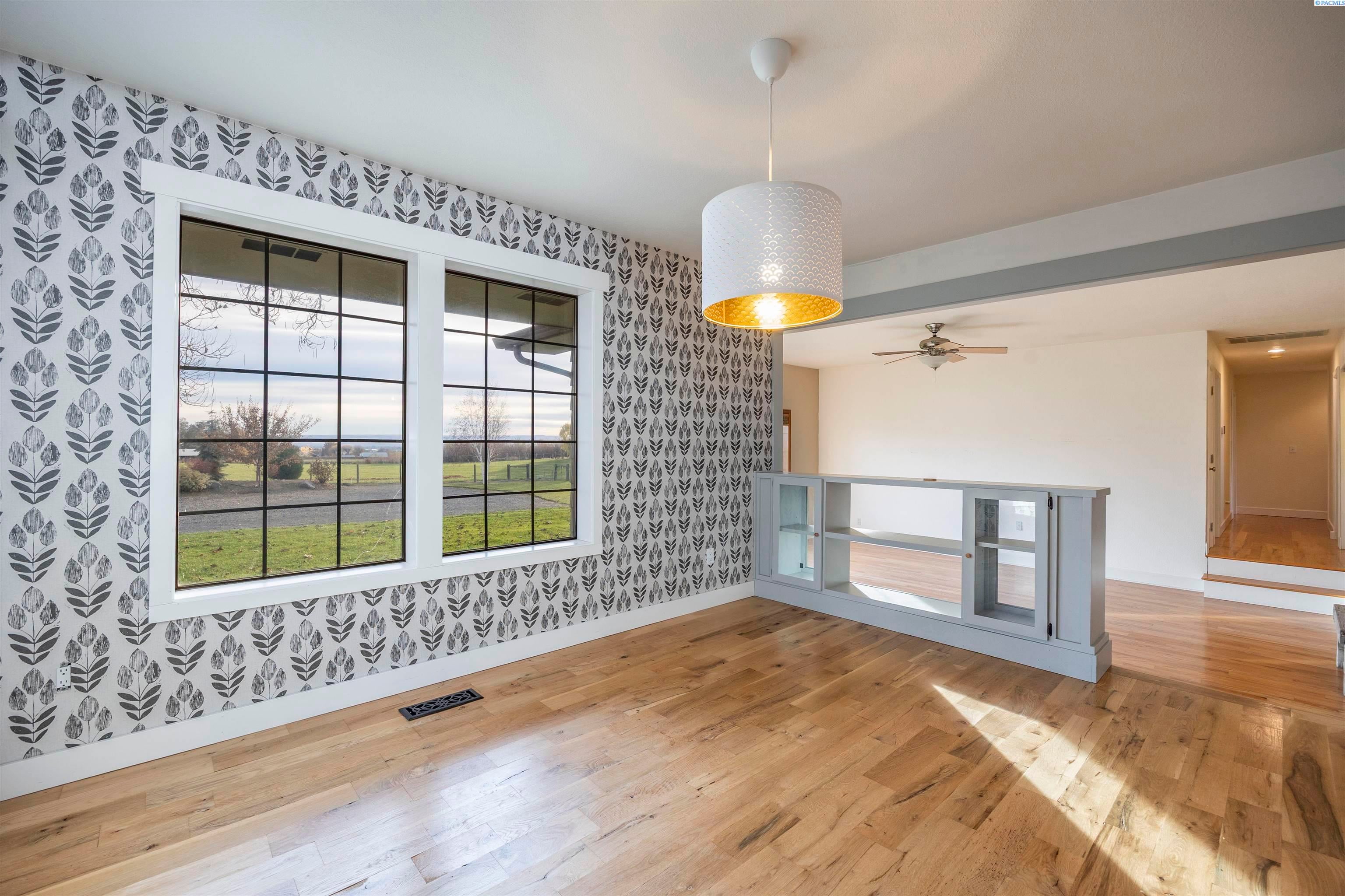 Sunnyside, Washington, 98944, United States, 3 Bedrooms Bedrooms, ,2 BathroomsBathrooms,Residential,For Sale,1998016