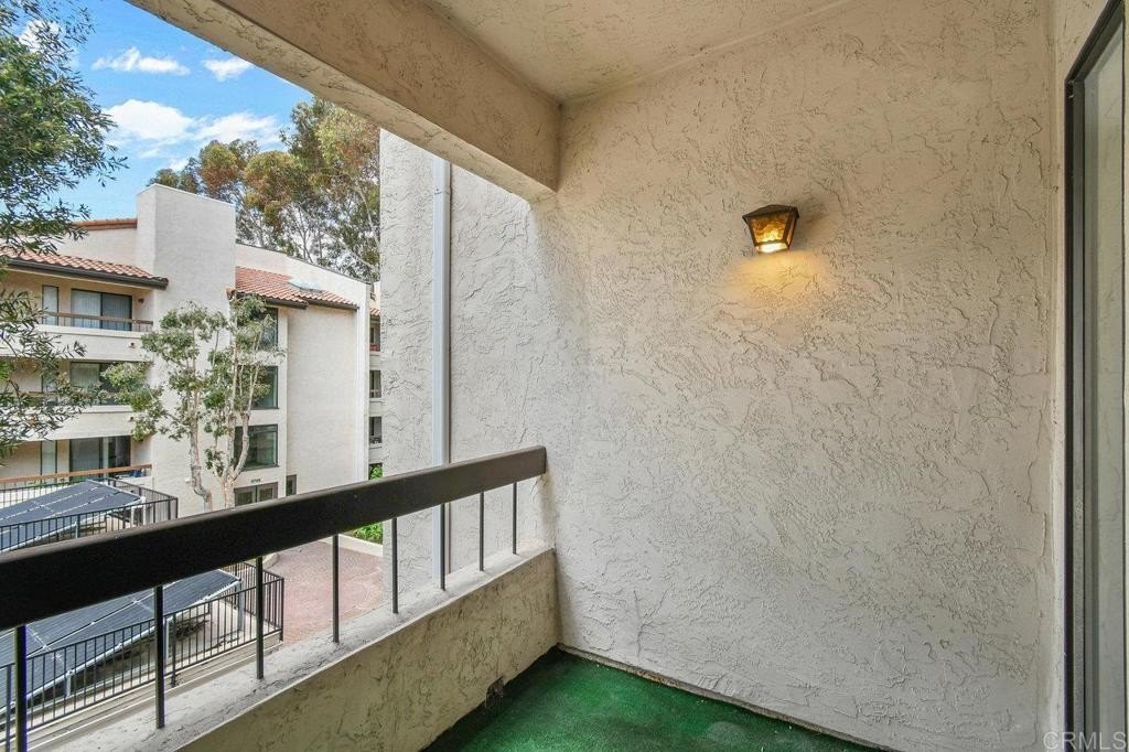 San Diego, California, 92110, United States, 2 Bedrooms Bedrooms, ,2 BathroomsBathrooms,Residential,For Sale,1804693