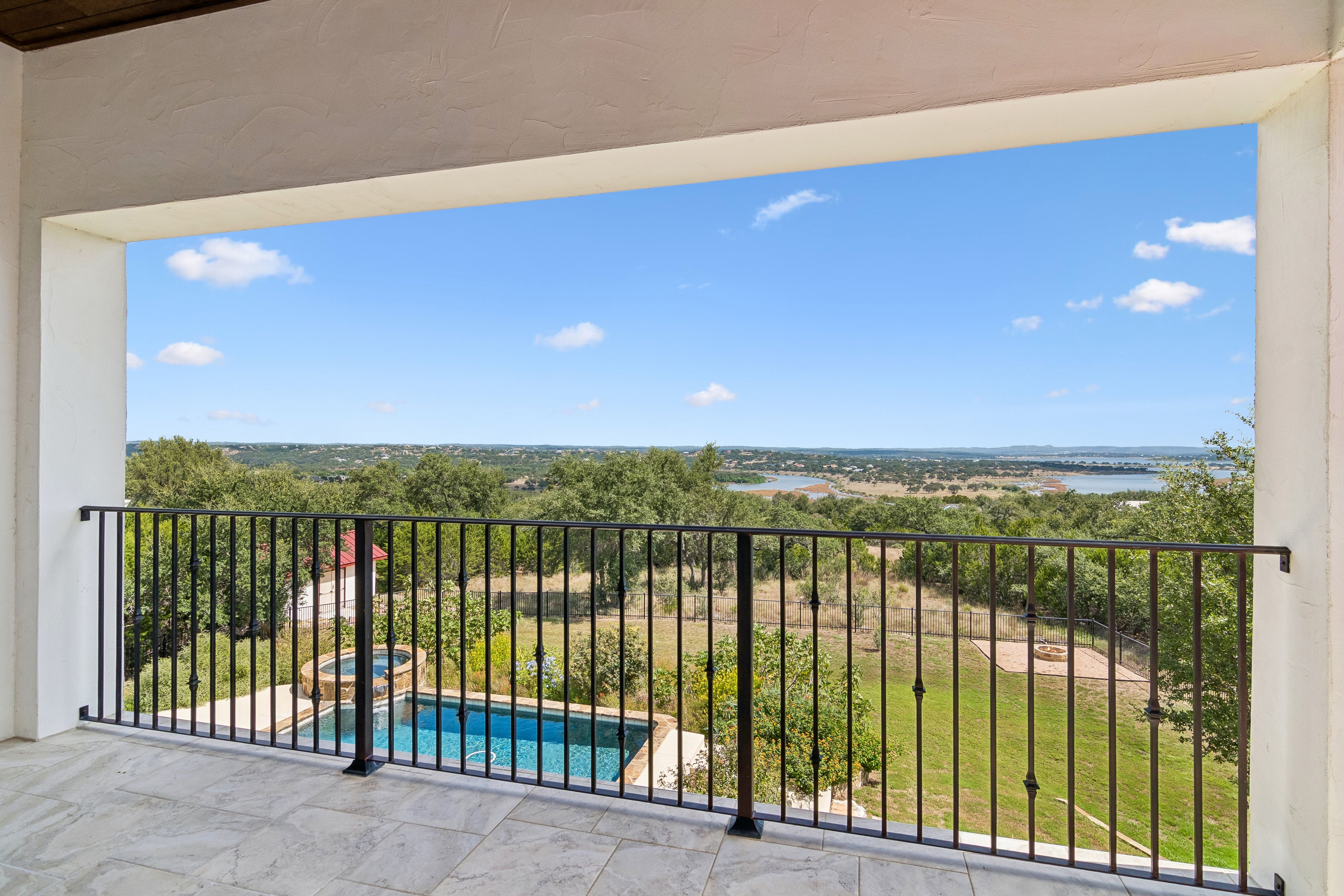  Elevated Living in Lakeview Ridge Estate - 物件實景