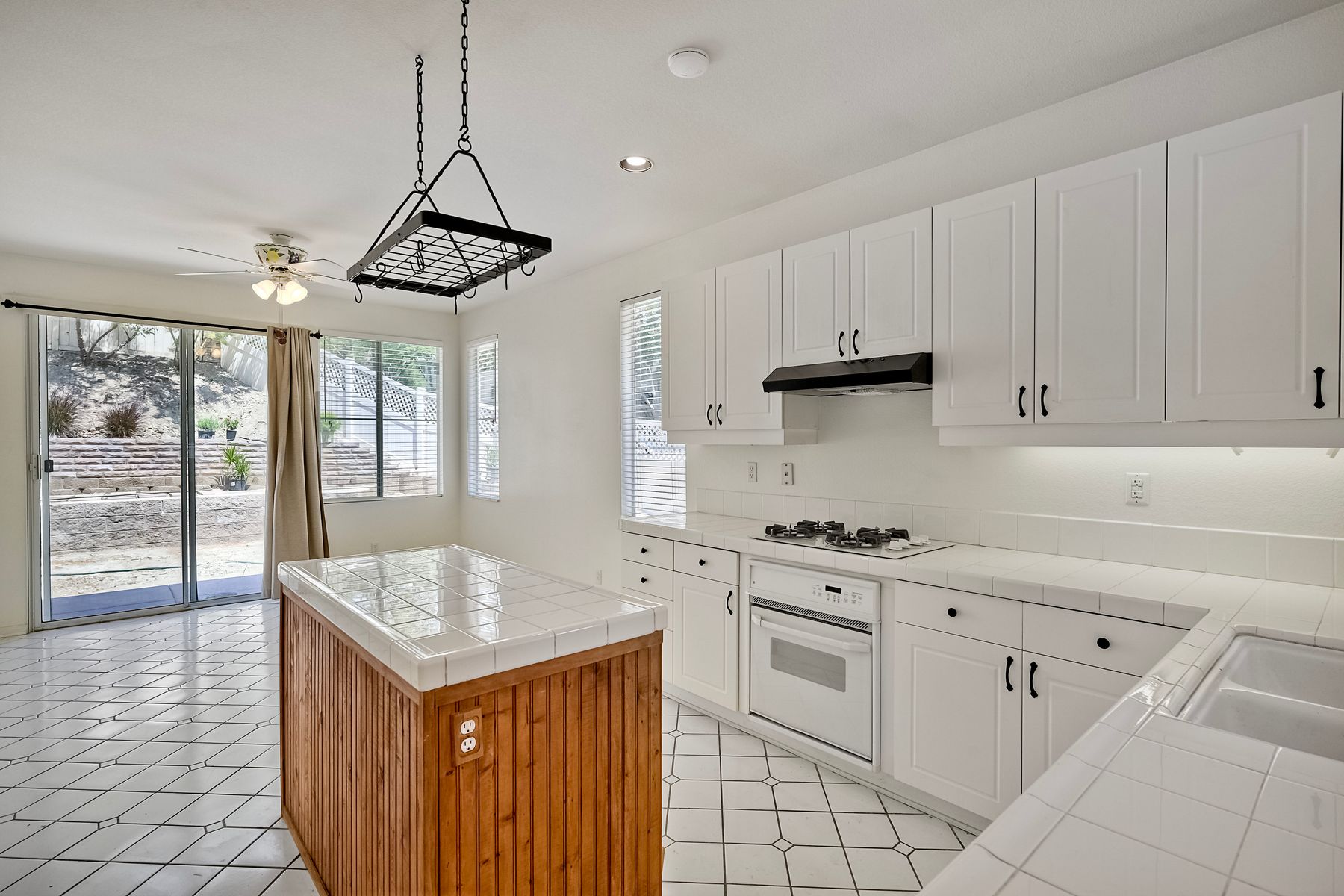 San Diego, California, 92123, United States, 3 Bedrooms Bedrooms, ,2 BathroomsBathrooms,Residential,For Sale,1914206