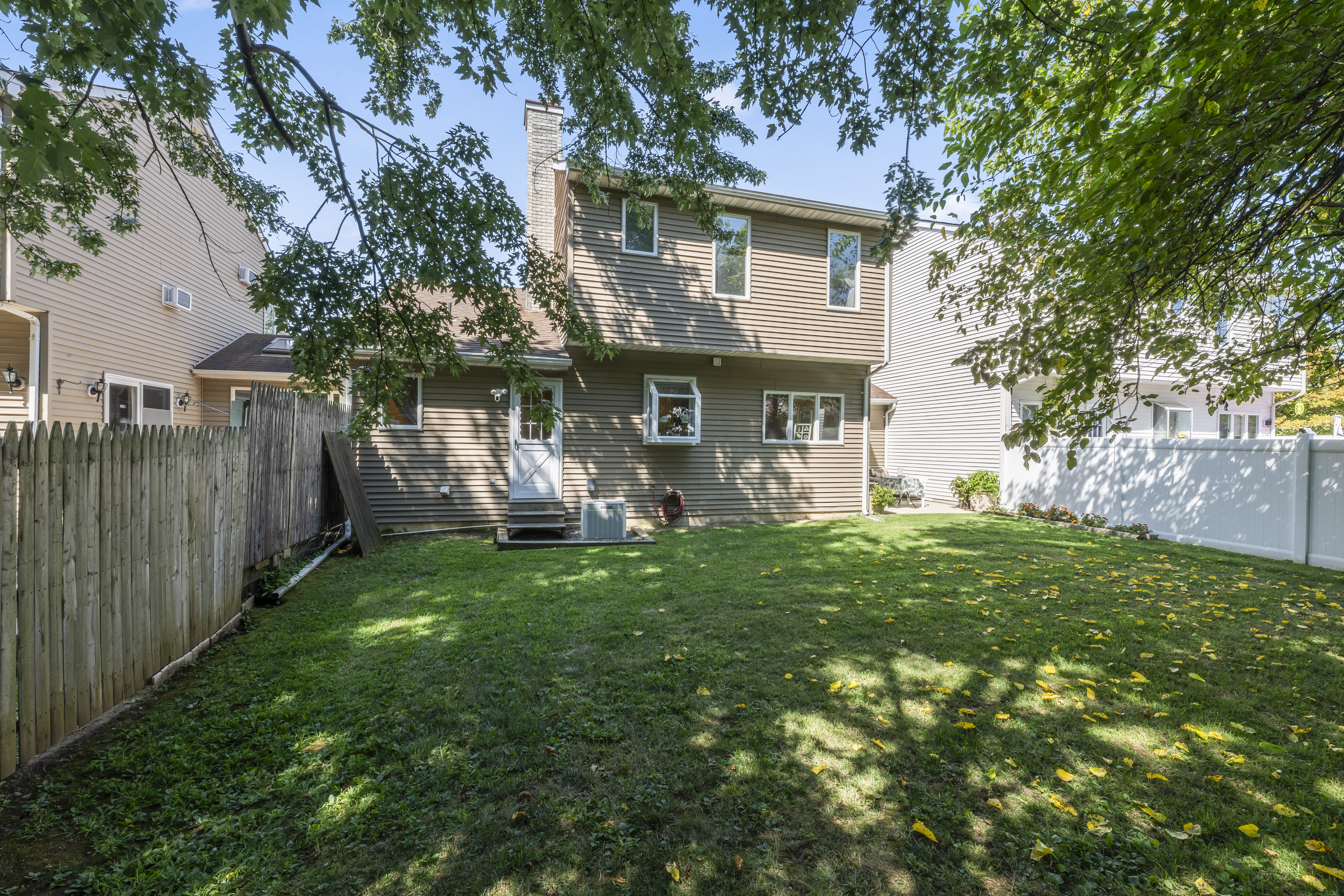 Keyport, New Jersey, 07735, United States, 2 Bedrooms Bedrooms, ,3 BathroomsBathrooms,Residential,For Sale,1914240