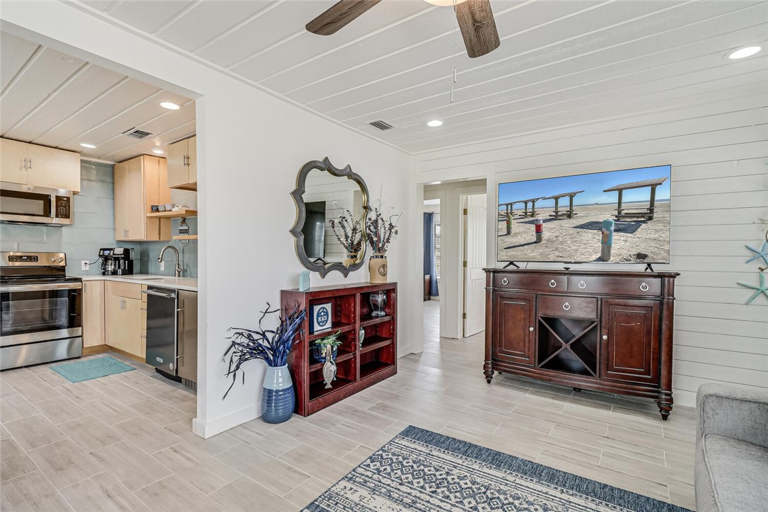 Port Aransas, Texas, 78373, United States, 3 Bedrooms Bedrooms, ,2 BathroomsBathrooms,Residential,For Sale,1987865