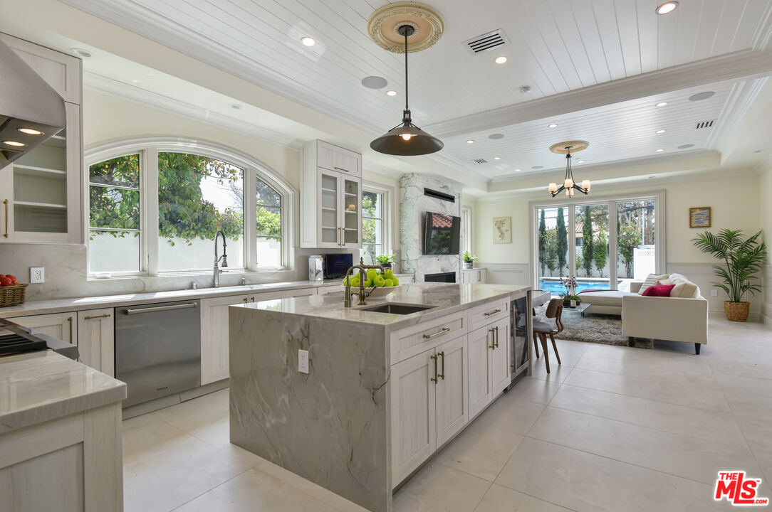Santa Monica, California, 90402, United States, 5 Bedrooms Bedrooms, ,7 BathroomsBathrooms,Residential,For Sale,1838170