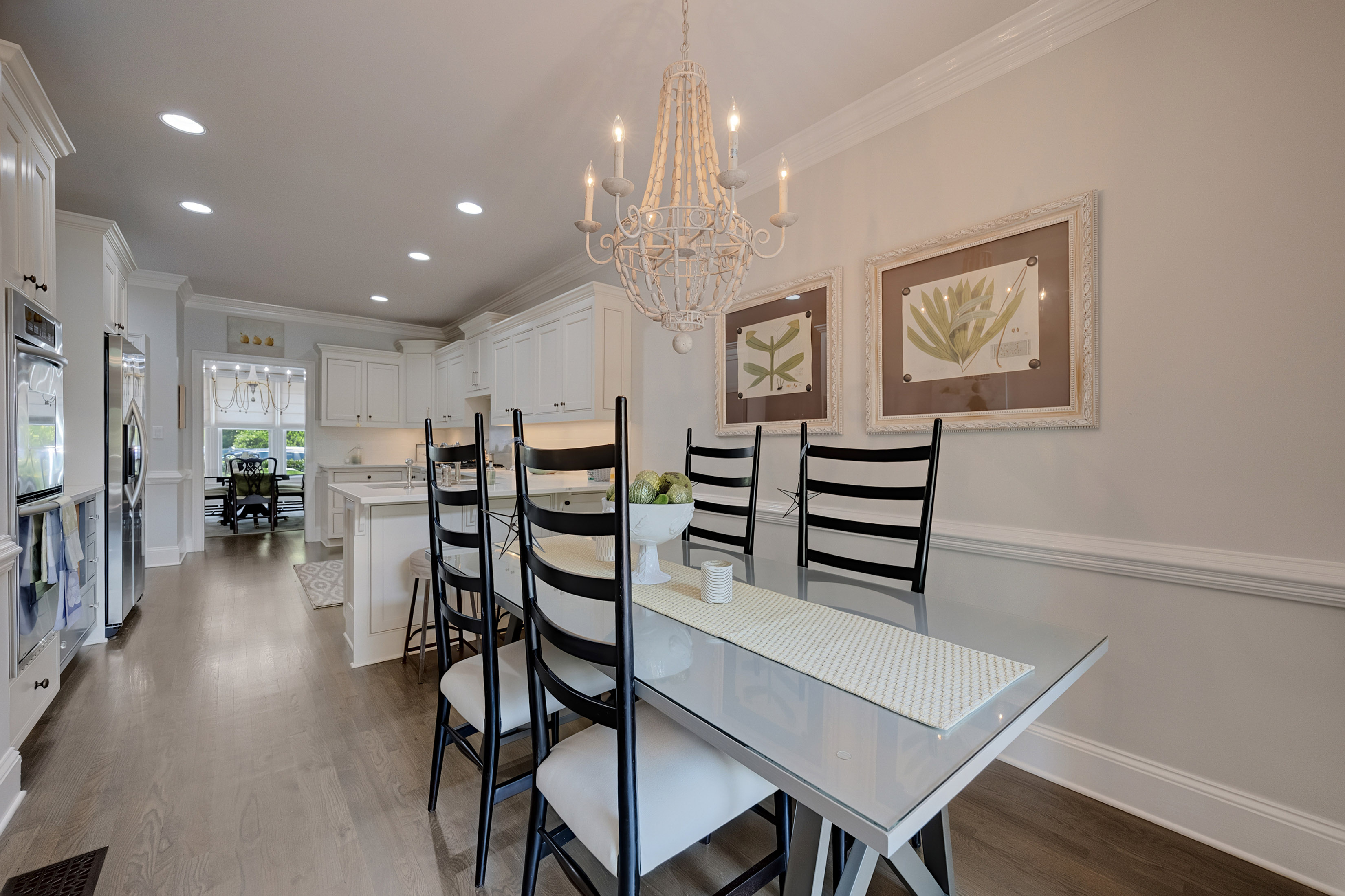  Elegantly Renovated Townhome in Gated Community - 物件實景