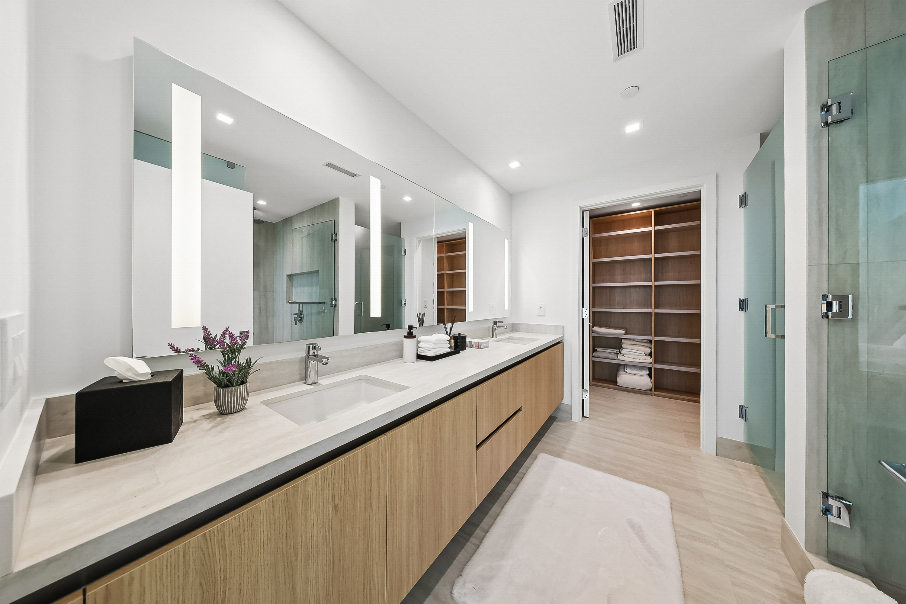  2411 Laguna Circle, Miami, FL, 33181 - 物件實景