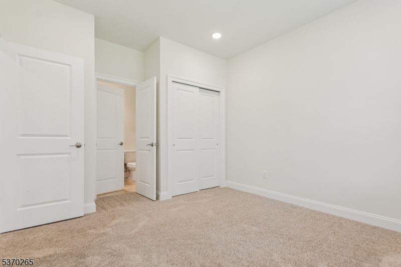 Warren Twp., New Jersey, 07059, United States, 4 Bedrooms Bedrooms, ,4 BathroomsBathrooms,Residential,For Sale,1940451