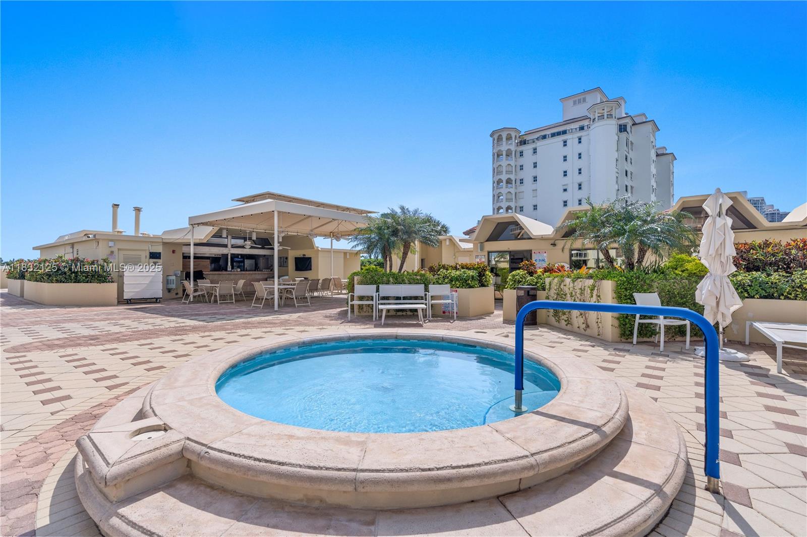 Aventura, Florida, 33180, United States, 2 Bedrooms Bedrooms, ,3 BathroomsBathrooms,Residential,For Sale,1885240
