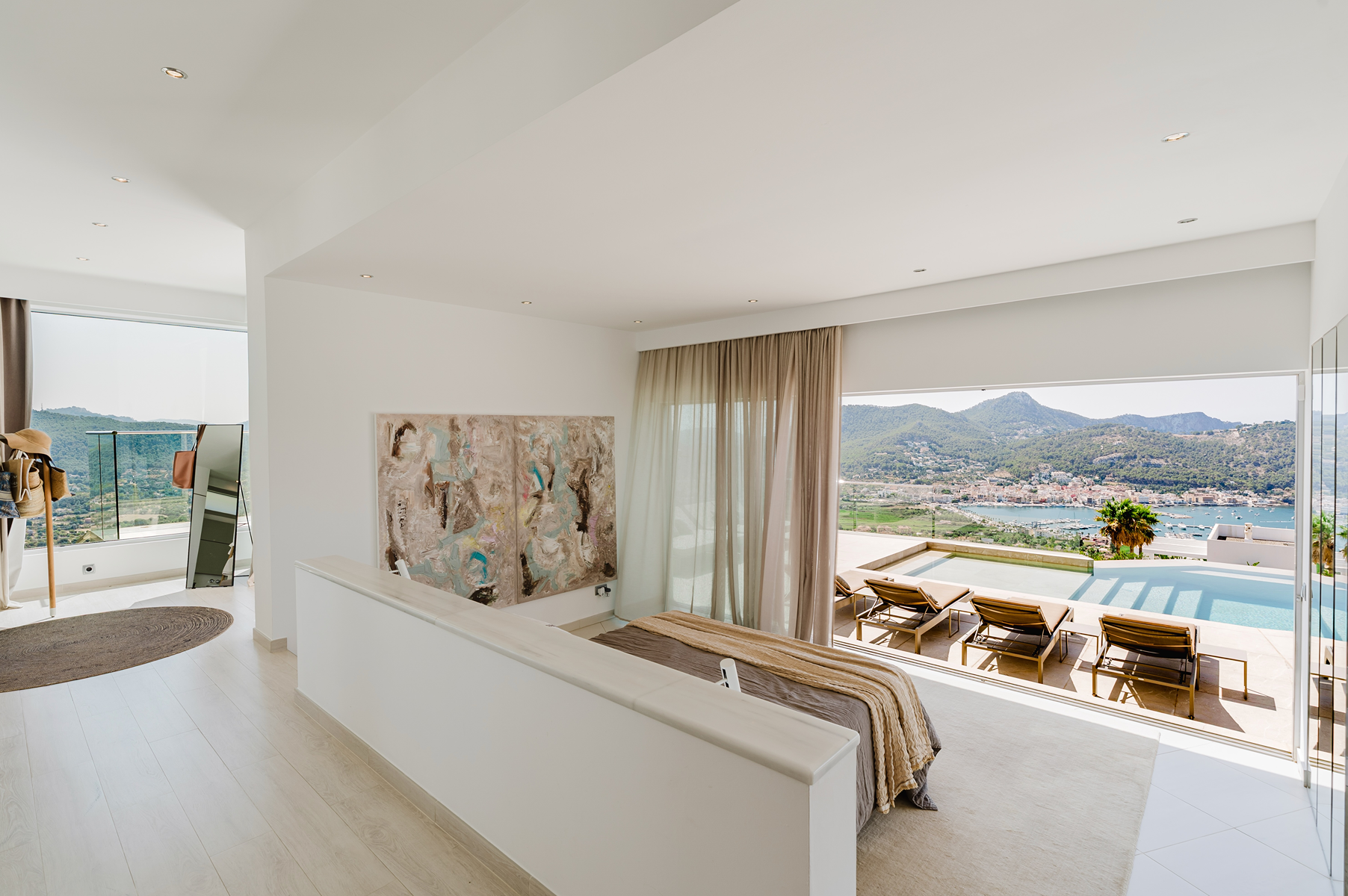  Modern-style villa with sea views in Port d