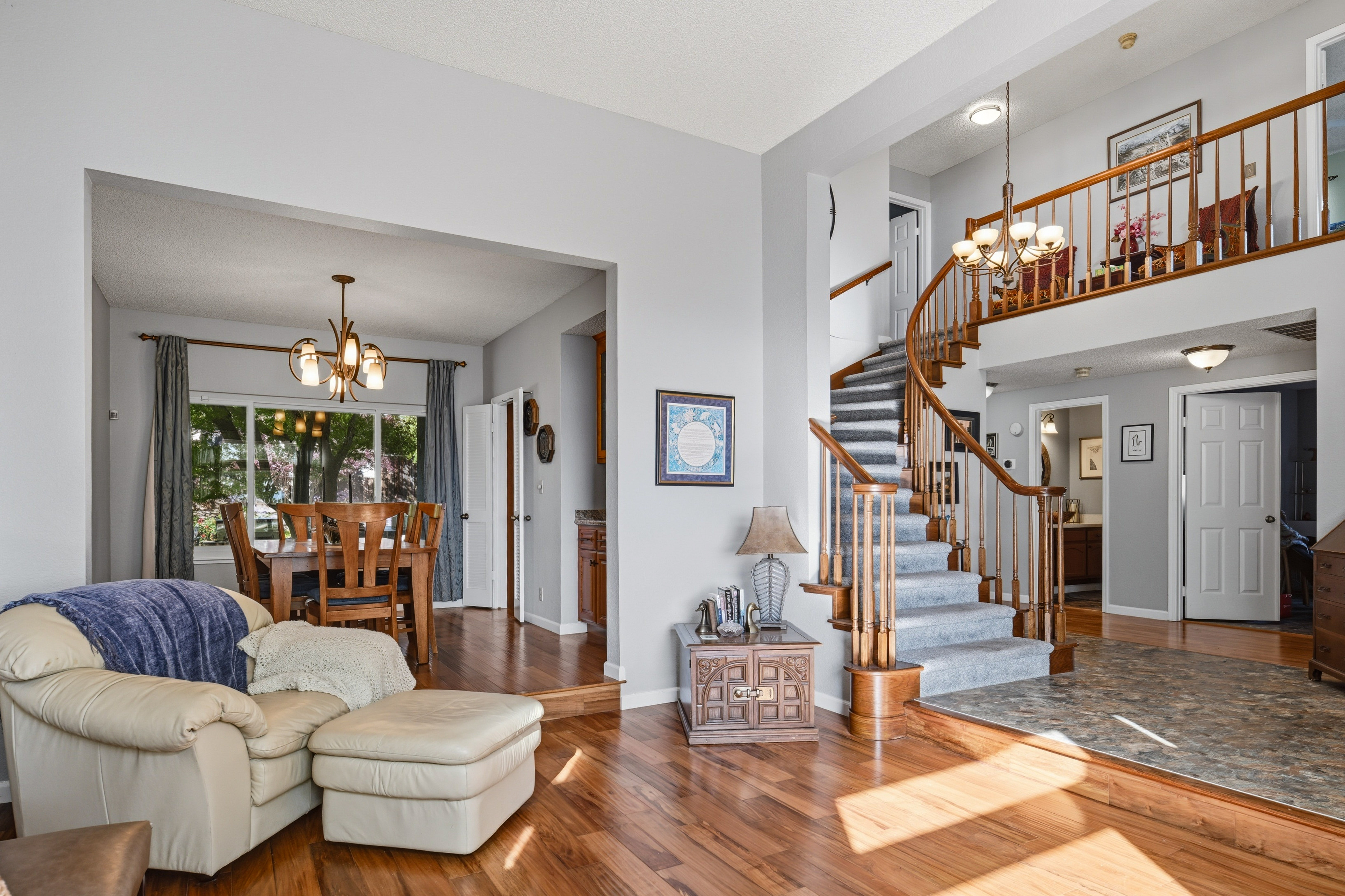  Stunningly Upgraded Home with Modern Amenities and Charm - 物件實景