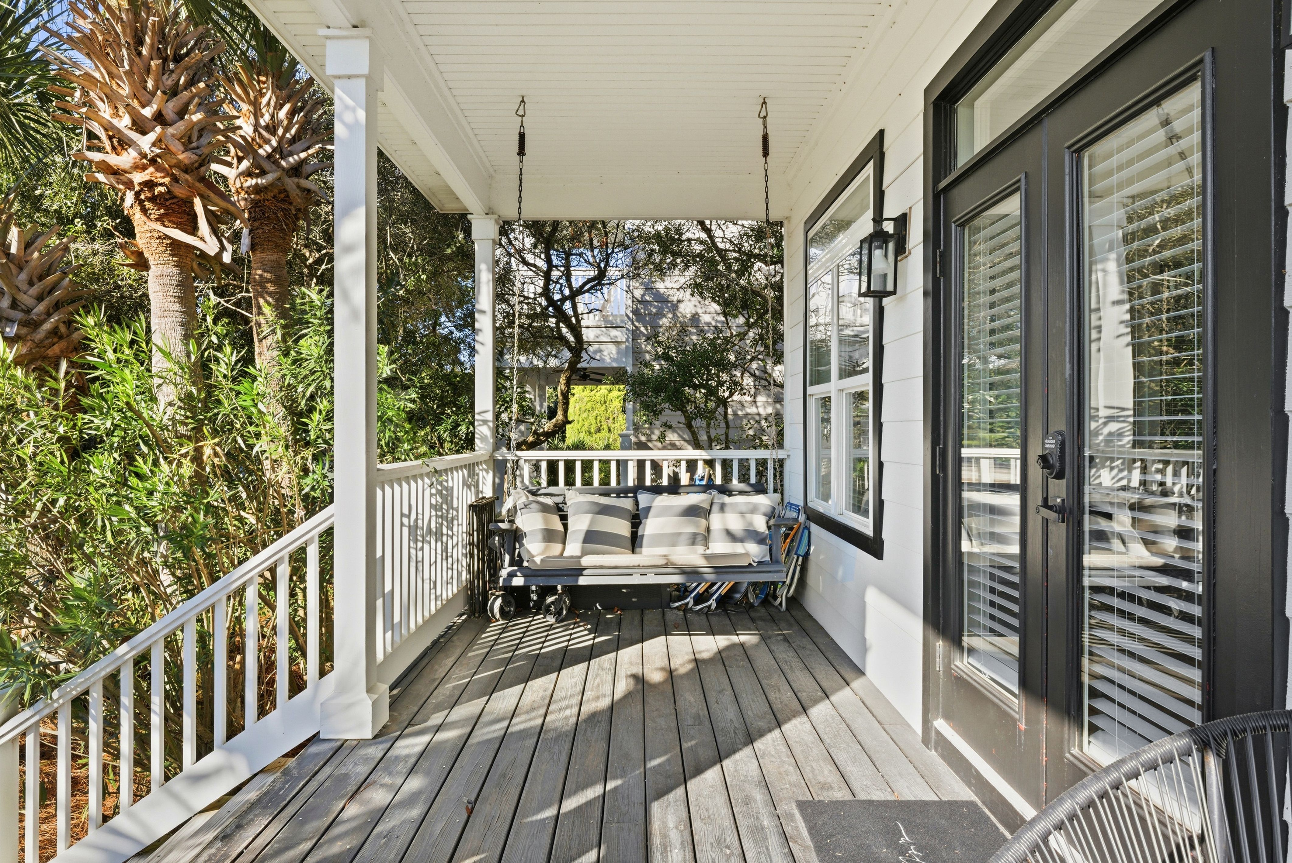  Single Story Home Located on Private Street with Deeded Beach Access - 物件實景