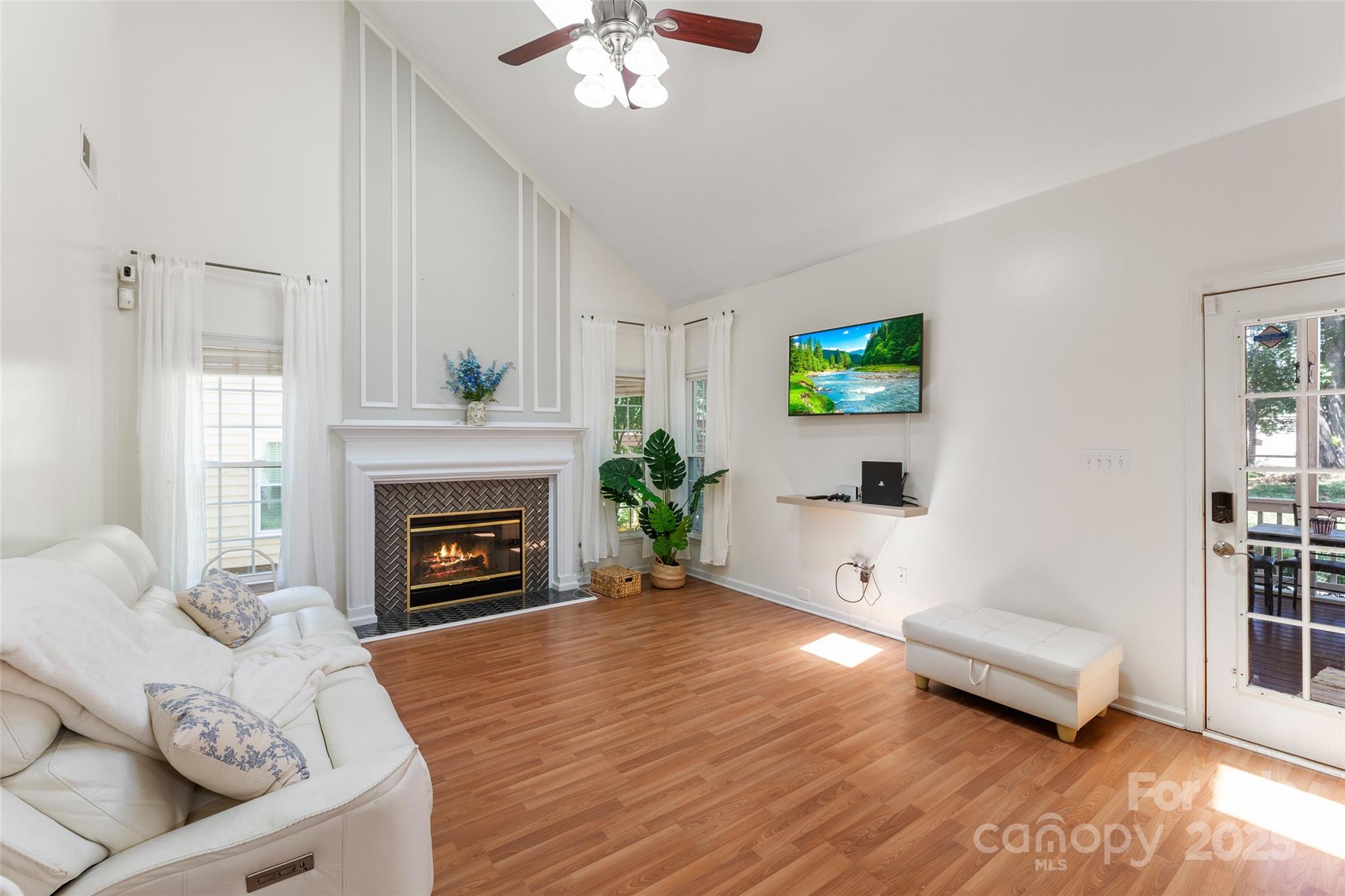 Huntersville, North Carolina, 28078, United States, 4 Bedrooms Bedrooms, ,3 BathroomsBathrooms,Residential,For Sale,1903778
