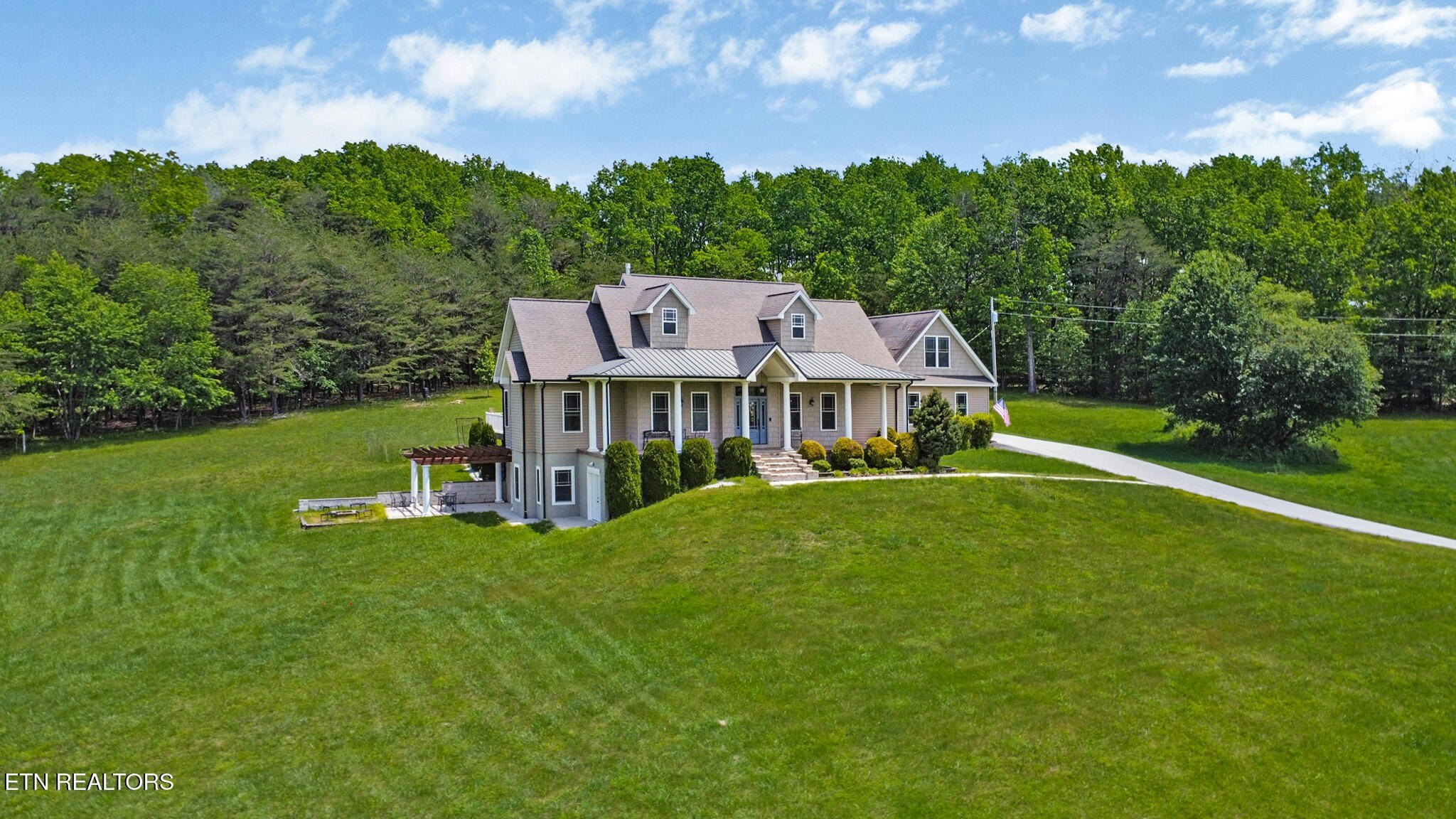 Crossville, Tennessee, 38555, United States, 3 Bedrooms Bedrooms, ,4 BathroomsBathrooms,Residential,For Sale,1977944