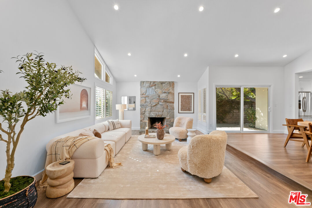 Porter Ranch, California, 91326, United States, 4 Bedrooms Bedrooms, ,2 BathroomsBathrooms,Residential,For Sale,1989197