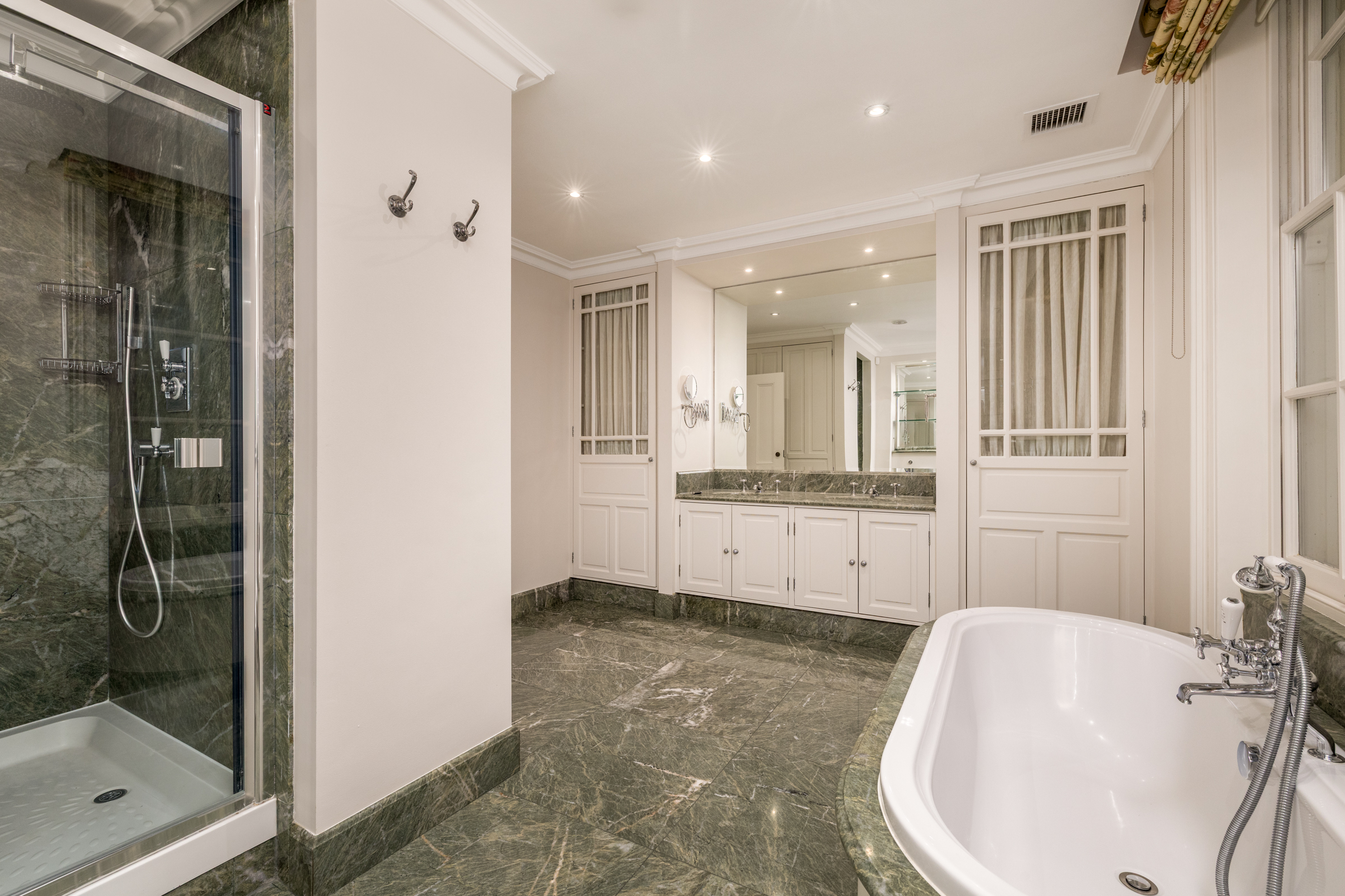 Imposing detached mansion in a highly desirable Holland Park address - 物件實景