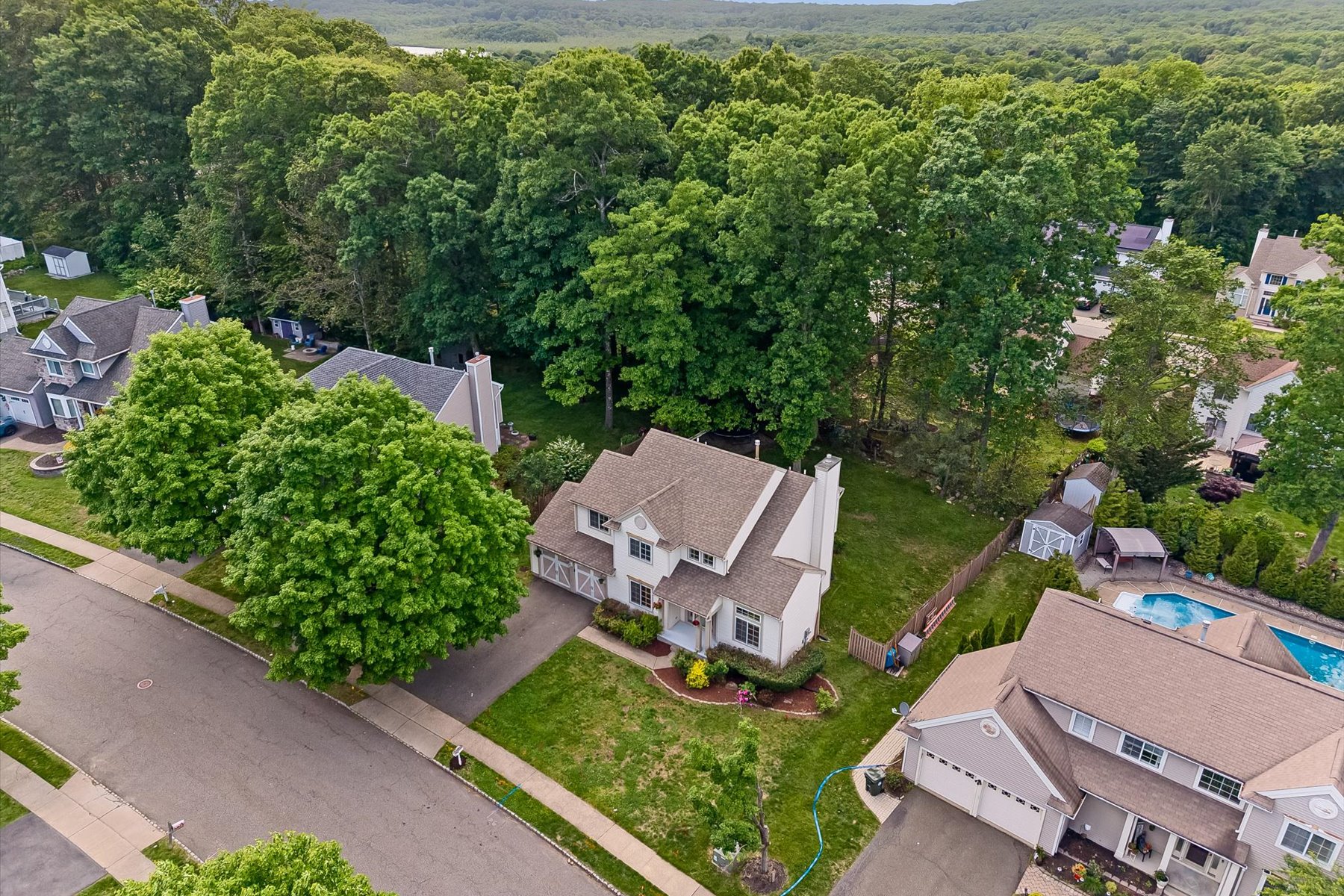  ?Country Oaks? Colonial Home Provides Comfort and Space in a Great Location - 物件實景