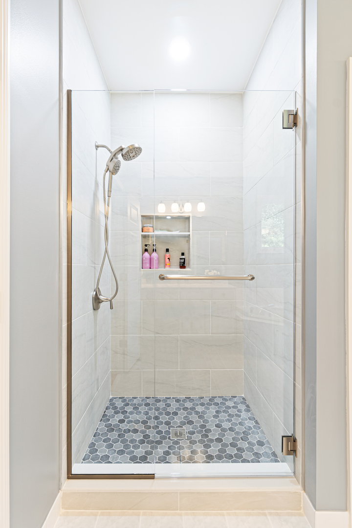 Glenview, Illinois, 60026, United States, 4 Bedrooms Bedrooms, ,4 BathroomsBathrooms,Residential,For Sale,1991544