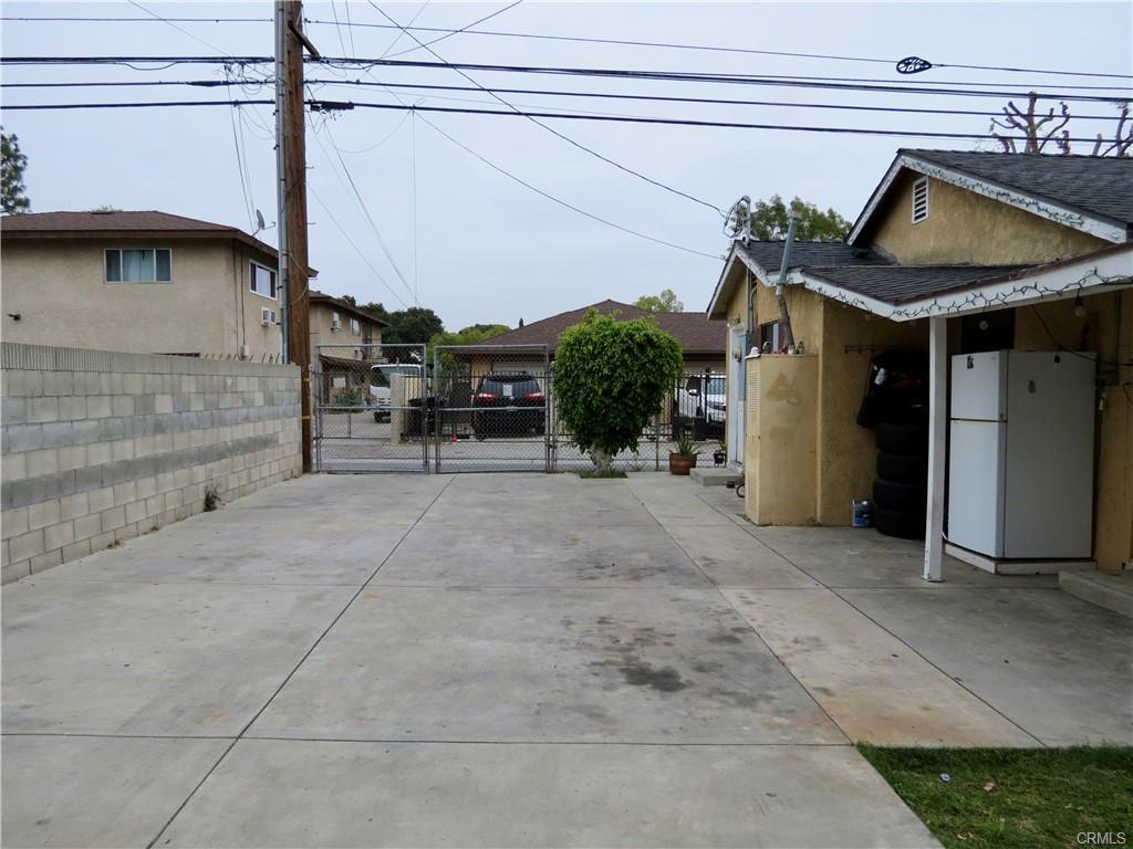 Azusa, California, 91702, United States, 6 Bedrooms Bedrooms, ,Residential,For Sale,2048732
