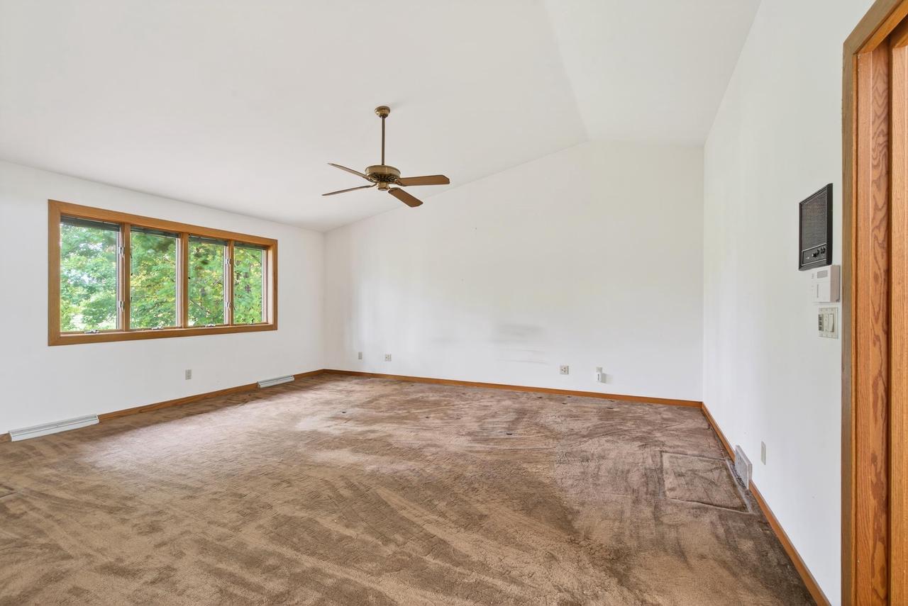 Oshkosh, Wisconsin, 54904, United States, 4 Bedrooms Bedrooms, ,3 BathroomsBathrooms,Residential,For Sale,1978045