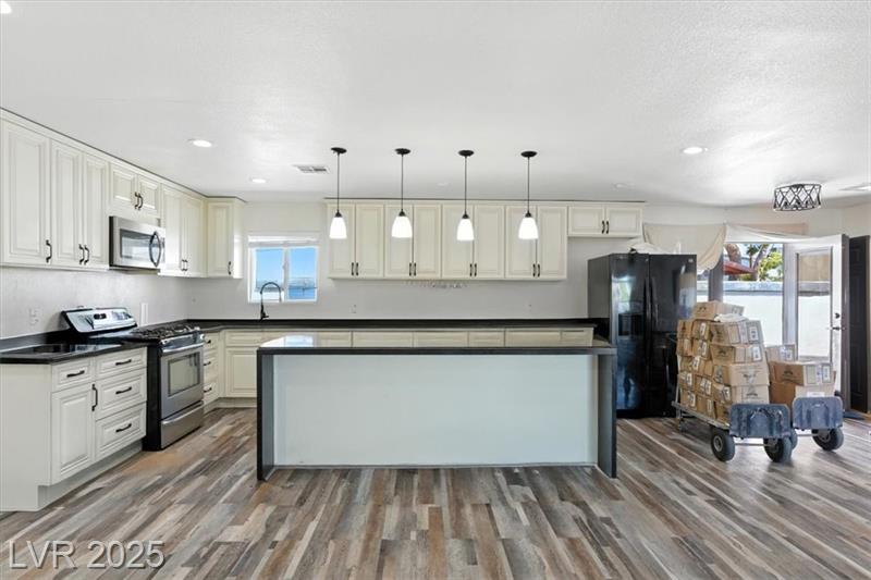 Las Vegas, Nevada, 89106, United States, 4 Bedrooms Bedrooms, ,3 BathroomsBathrooms,Residential,For Sale,1942763