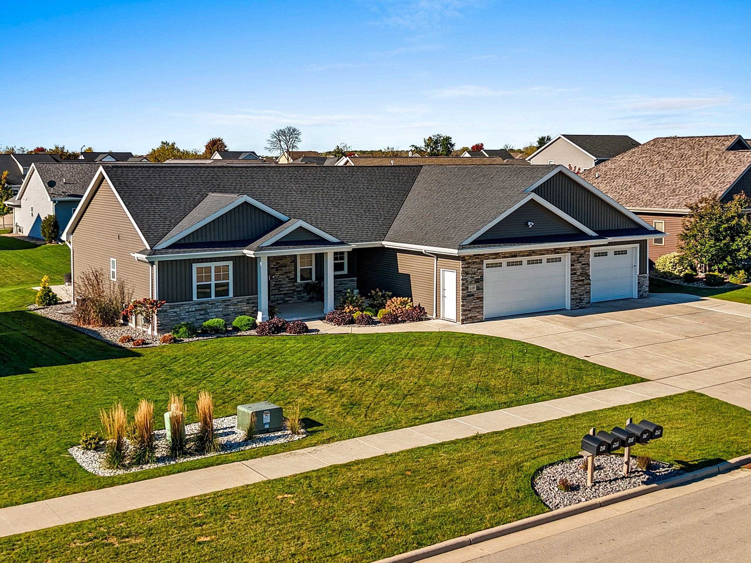 DE PERE, Wisconsin, 54115, United States, 4 Bedrooms Bedrooms, ,4 BathroomsBathrooms,Residential,For Sale,1982498