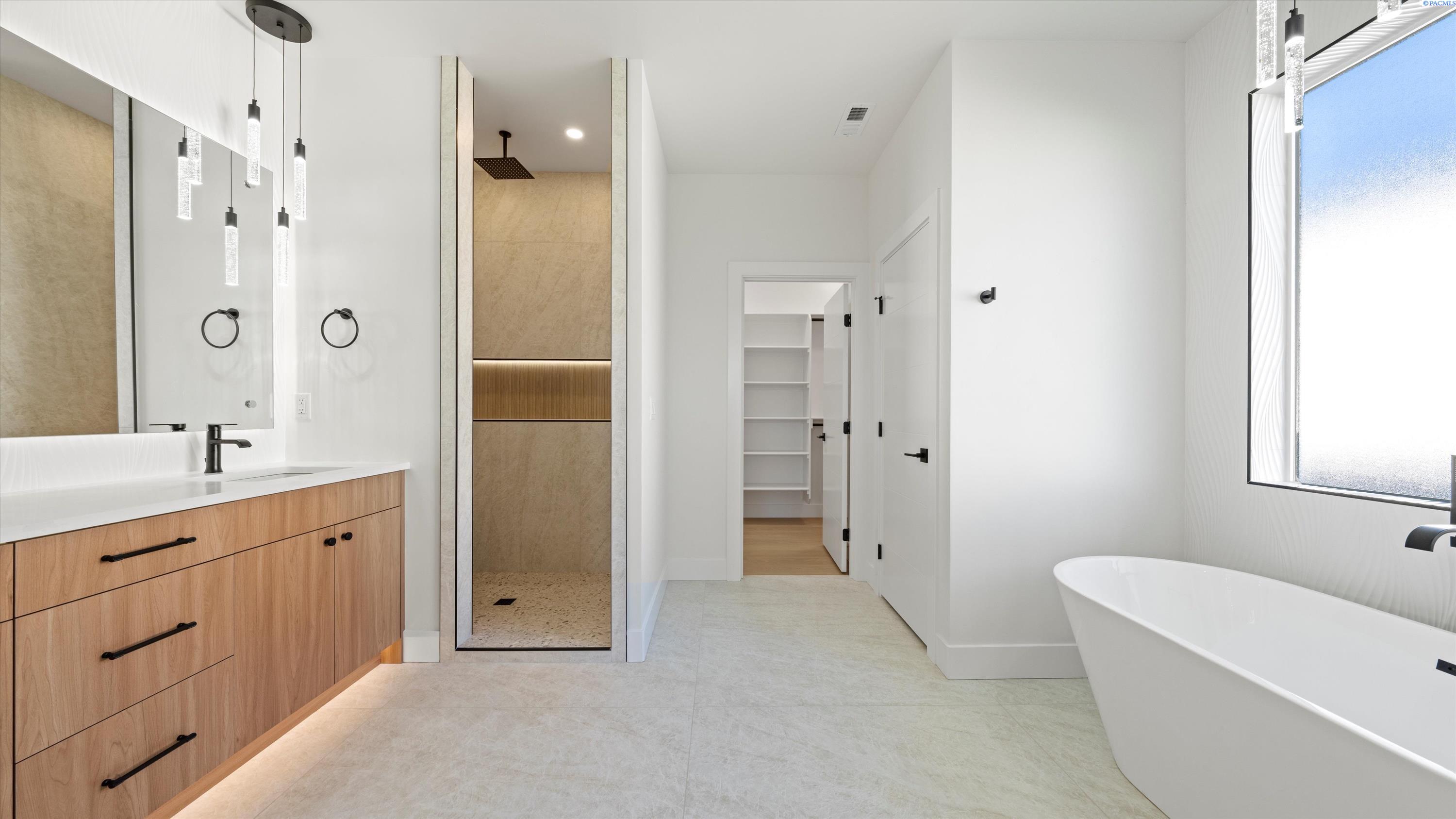 Richland, Washington, 99352, United States, 3 Bedrooms Bedrooms, ,2 BathroomsBathrooms,Residential,For Sale,2000656