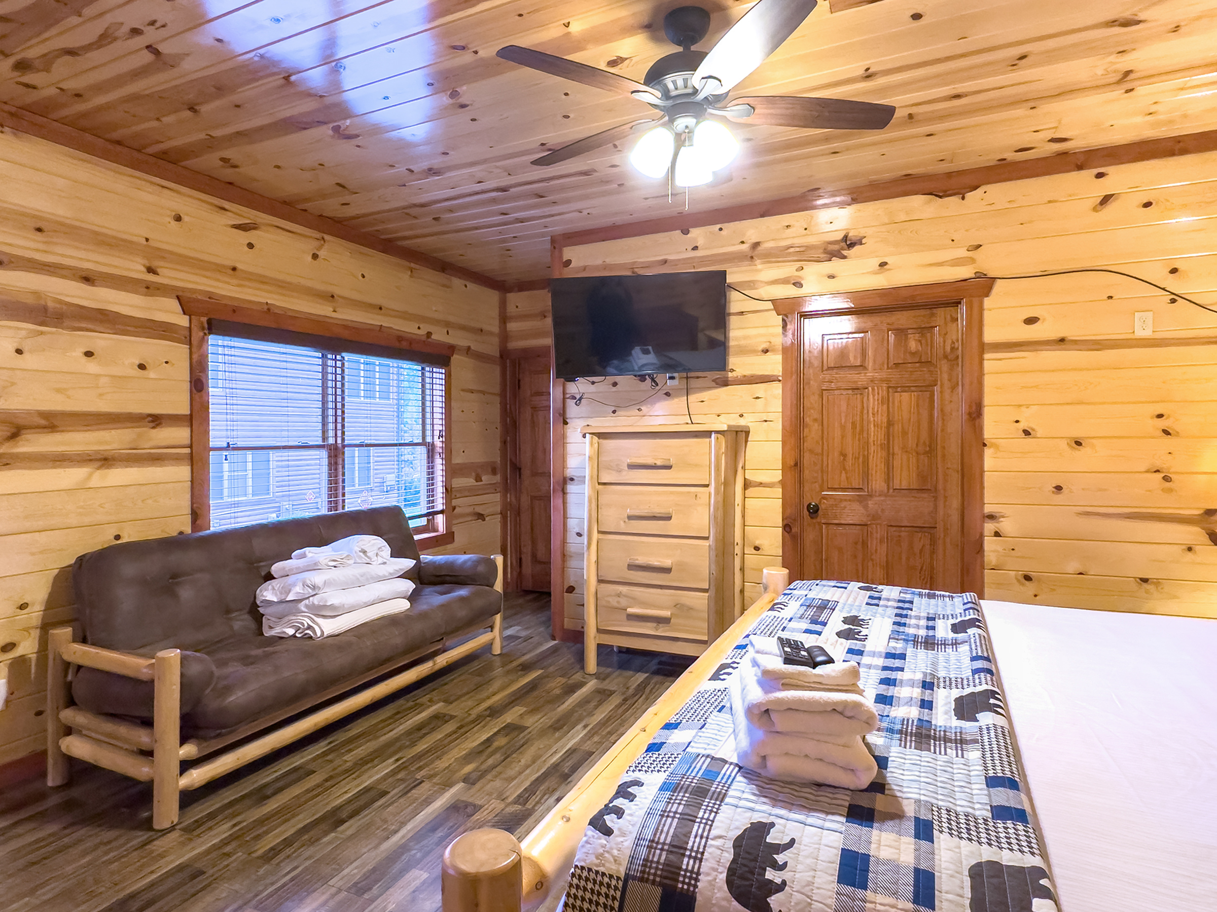 Sevierville, Tennessee, 37862, United States, 6 Bedrooms Bedrooms, ,7 BathroomsBathrooms,Residential,For Sale,1798299