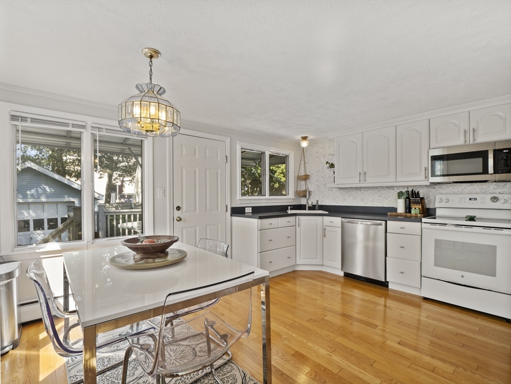 Peabody, Massachusetts, 01960, United States, 2 Bedrooms Bedrooms, ,1 BathroomBathrooms,Residential,For Sale,1930941