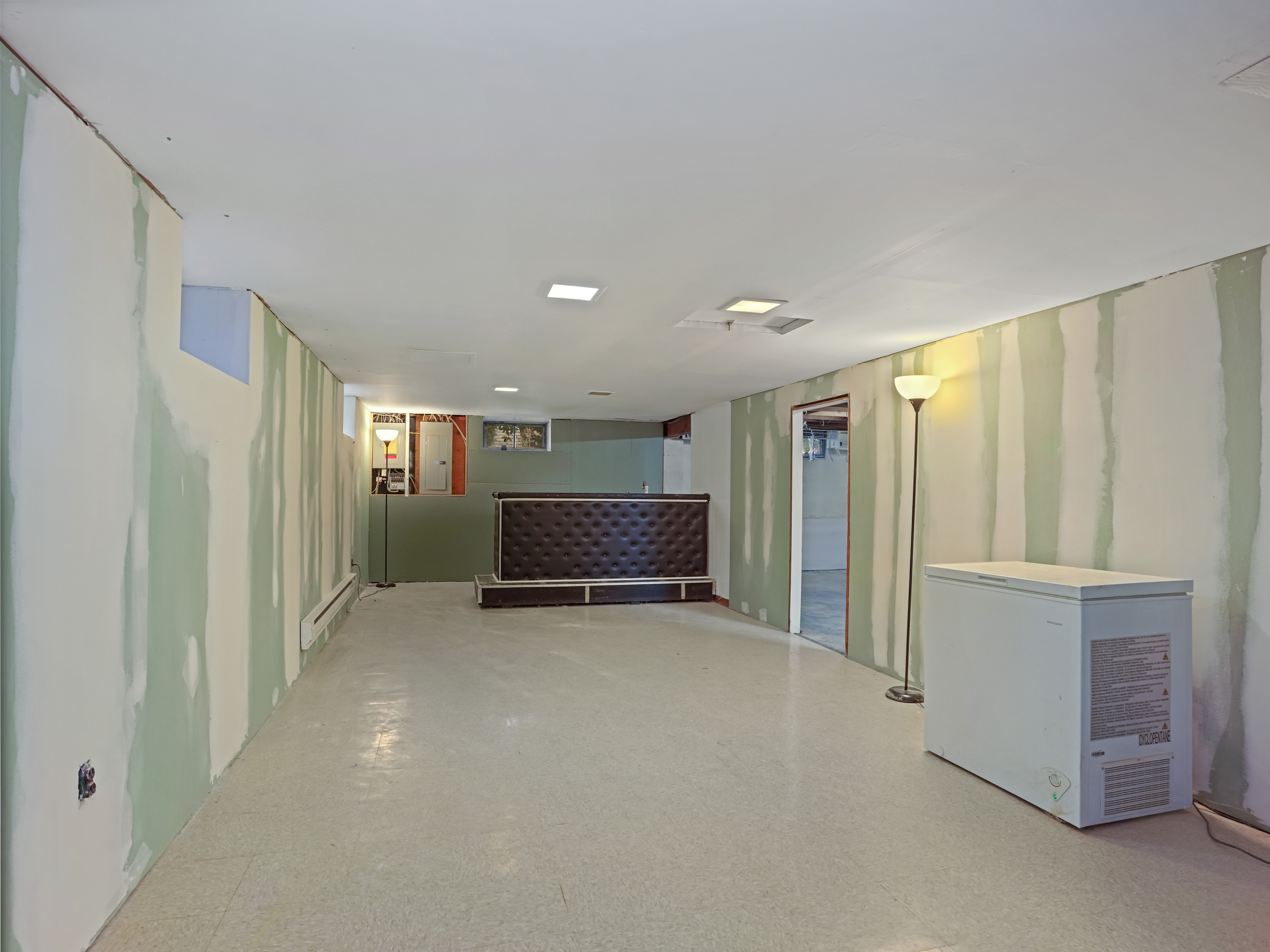 Norwalk, Connecticut, 06850, United States, 3 Bedrooms Bedrooms, ,2 BathroomsBathrooms,Residential,For Sale,1989488