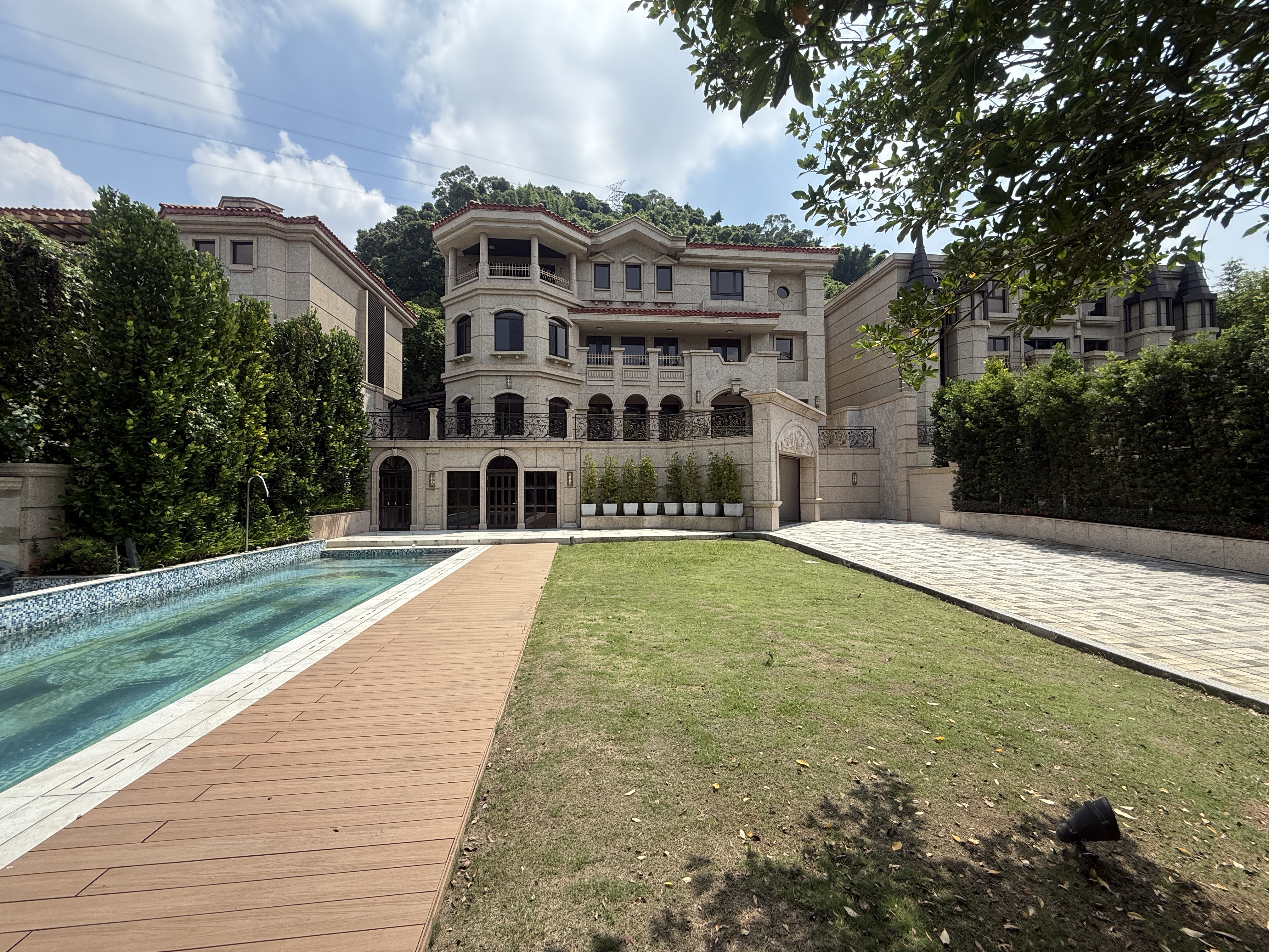 Tianmu Royal Manor Dexing E. Rd. Shilin Dist.