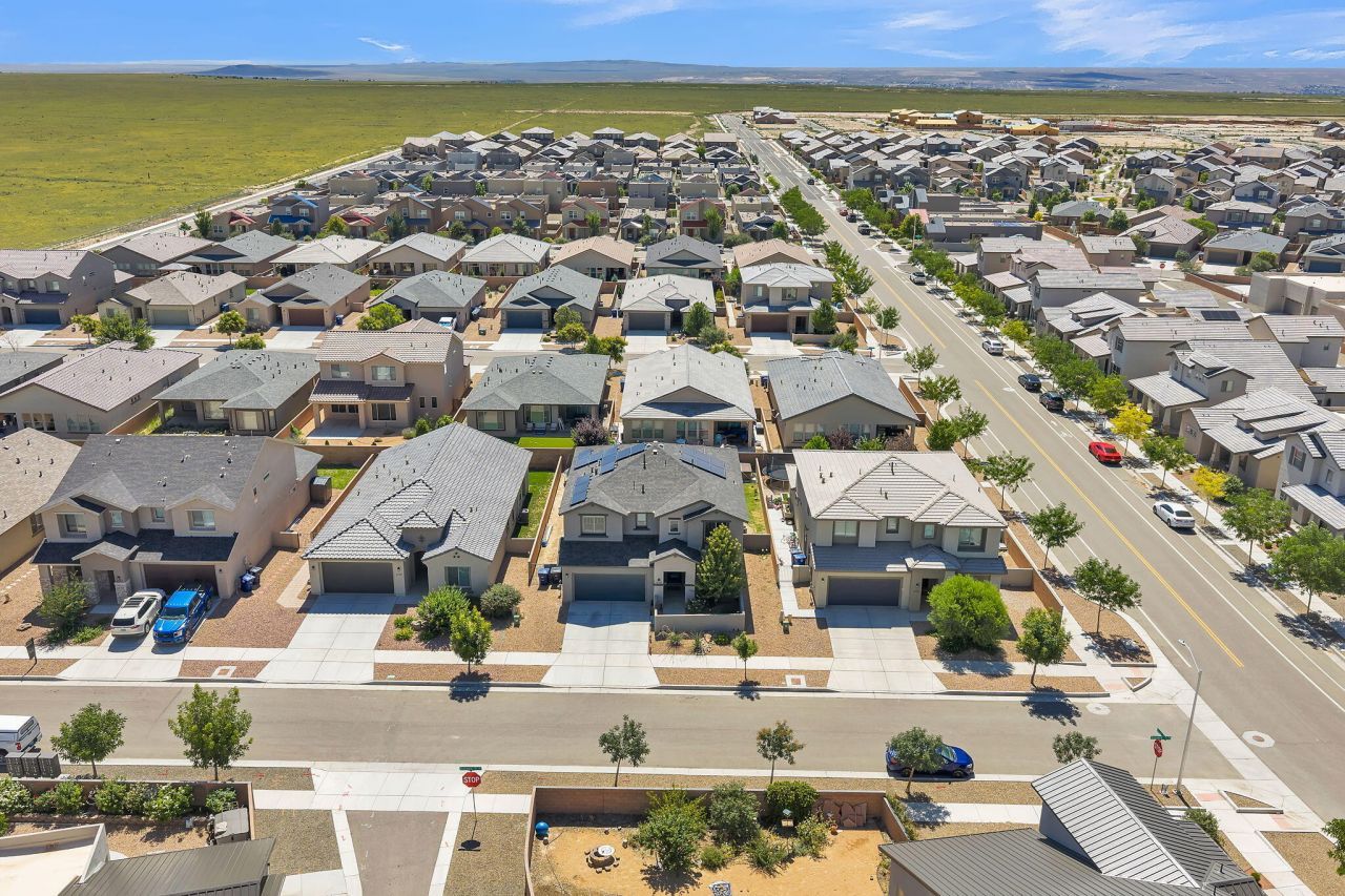 Albuquerque, New Mexico, 87106, United States, 5 Bedrooms Bedrooms, ,4 BathroomsBathrooms,Residential,For Sale,1907467