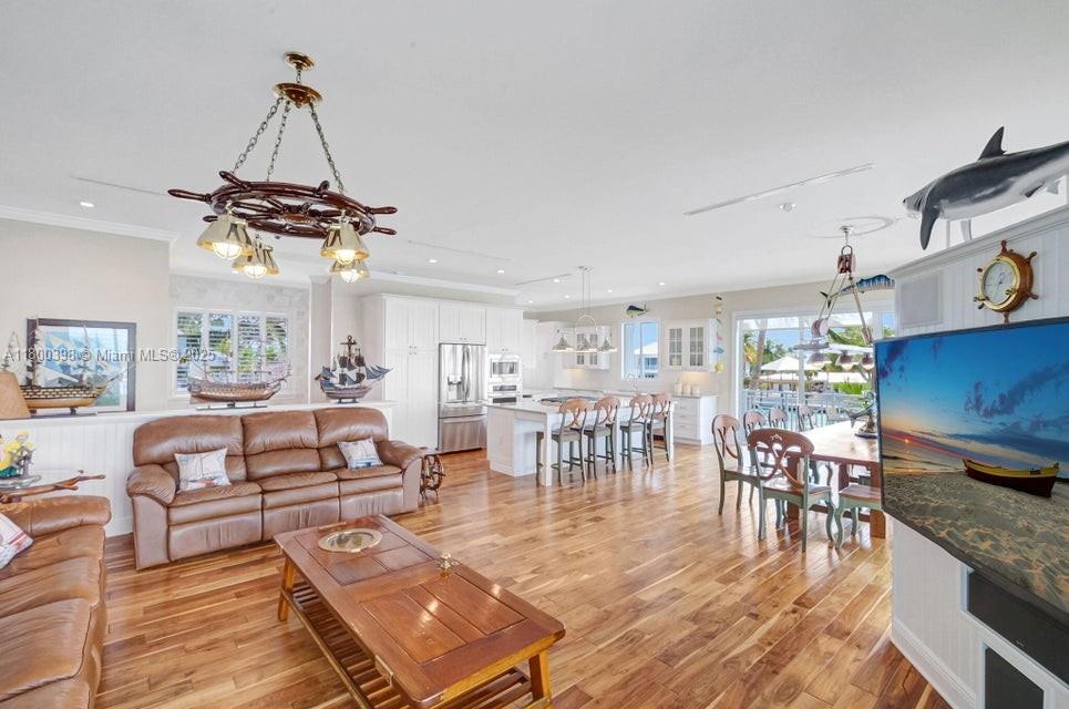 Islamorada, Florida, 33036, United States, 8 Bedrooms Bedrooms, ,10 BathroomsBathrooms,Residential,For Sale,1807381