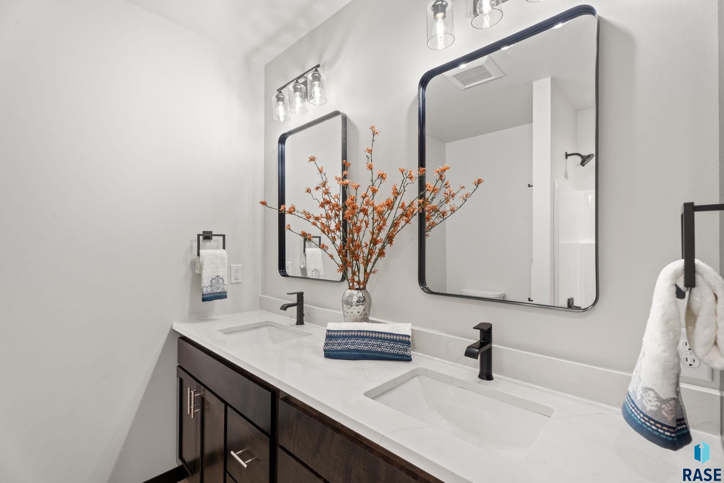 Sioux Falls, South Dakota, 57110, United States, 4 Bedrooms Bedrooms, ,2 BathroomsBathrooms,Residential,For Sale,1976702