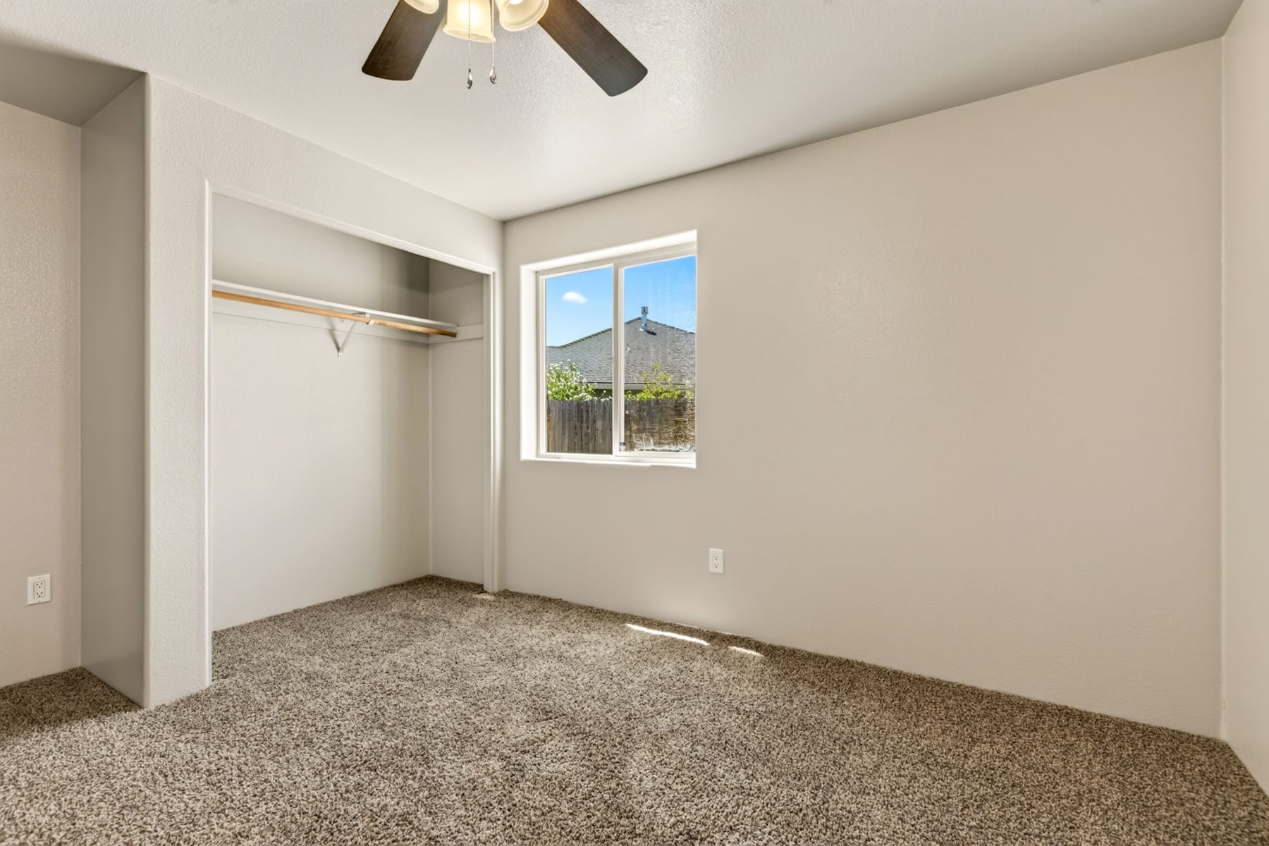  182 Justin Court Central Point, OR 97502 - 物件實景