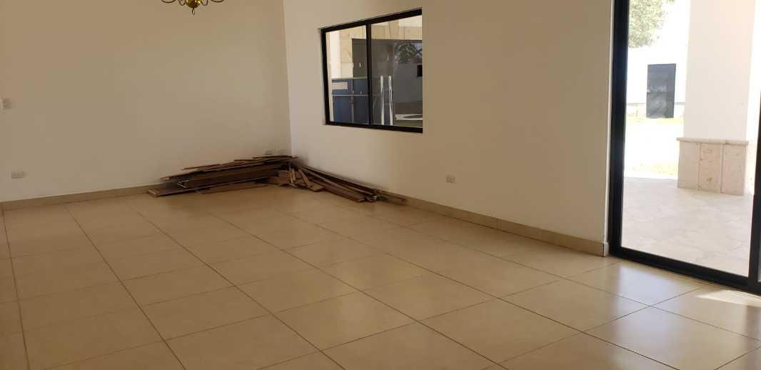 CERRADA DE LA INDIA, Torreón, Coahuila de Zaragoza, 27400, Mexico, 3 Bedrooms Bedrooms, ,3 BathroomsBathrooms,Residential,For Sale,CERRADA DE LA INDIA,1233740