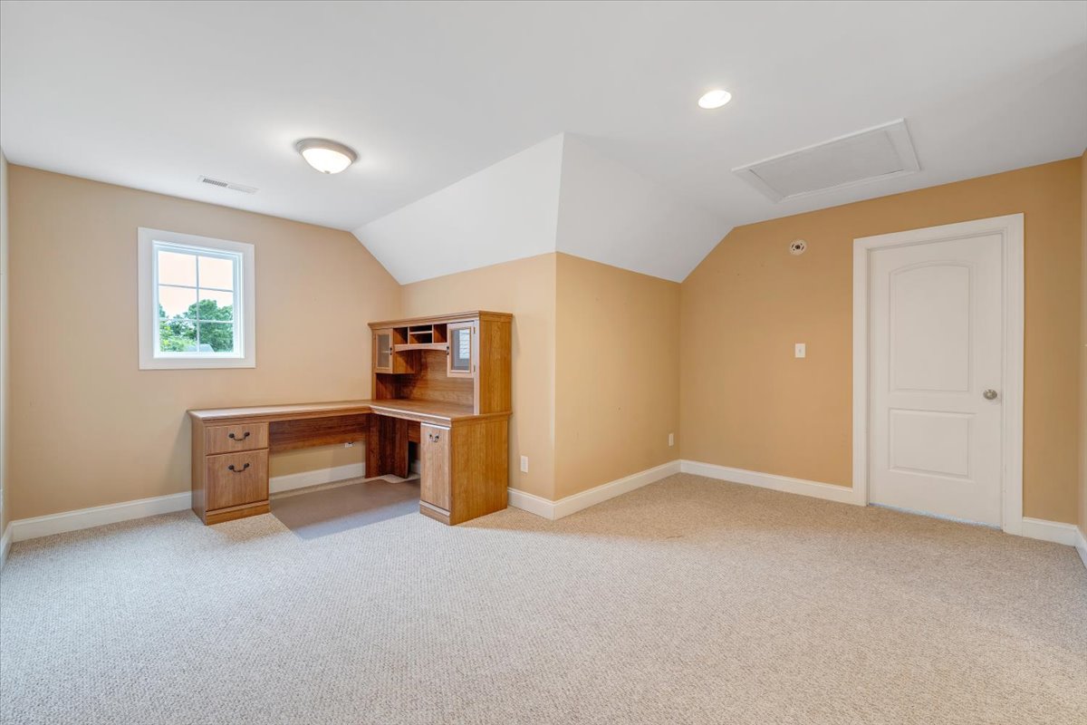 Huddleston, Virginia, 24104, United States, 4 Bedrooms Bedrooms, ,4 BathroomsBathrooms,Residential,For Sale,2048445