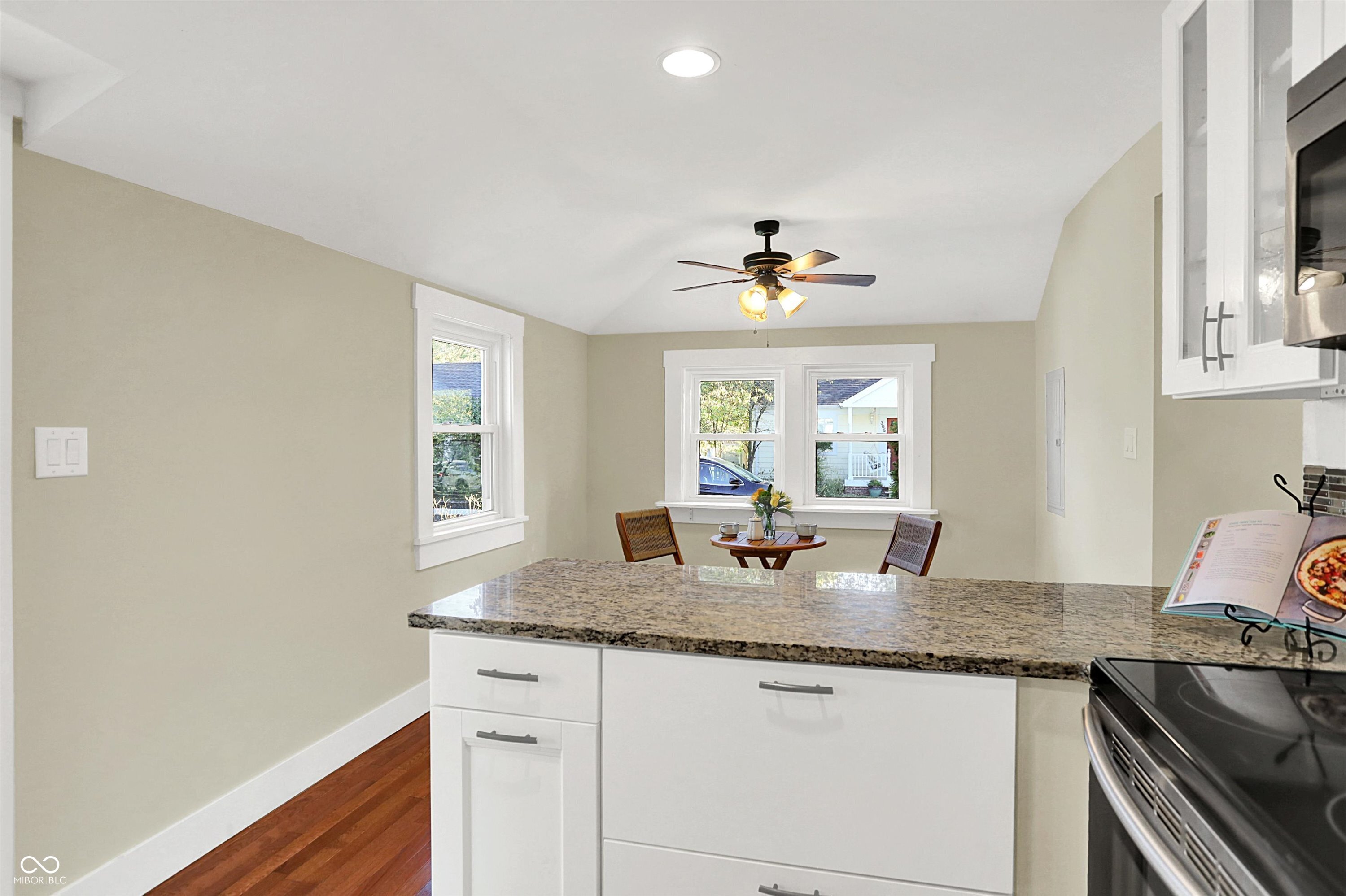 Zionsville, Indiana, 46077, United States, 3 Bedrooms Bedrooms, ,2 BathroomsBathrooms,Residential,For Sale,1981212