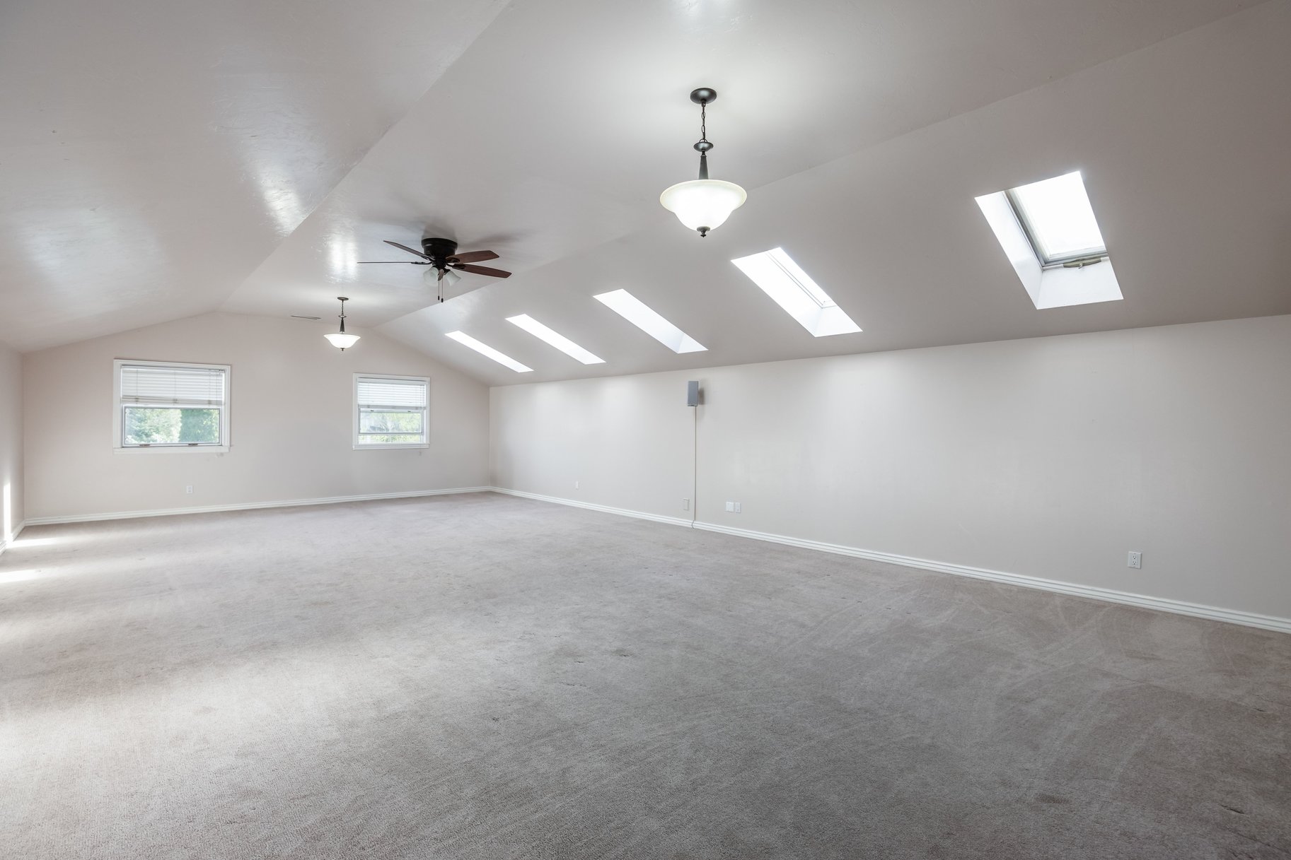  Updated Sandy Home With One of a Kind Location With Unobstructed Mountain Views - 物件實景