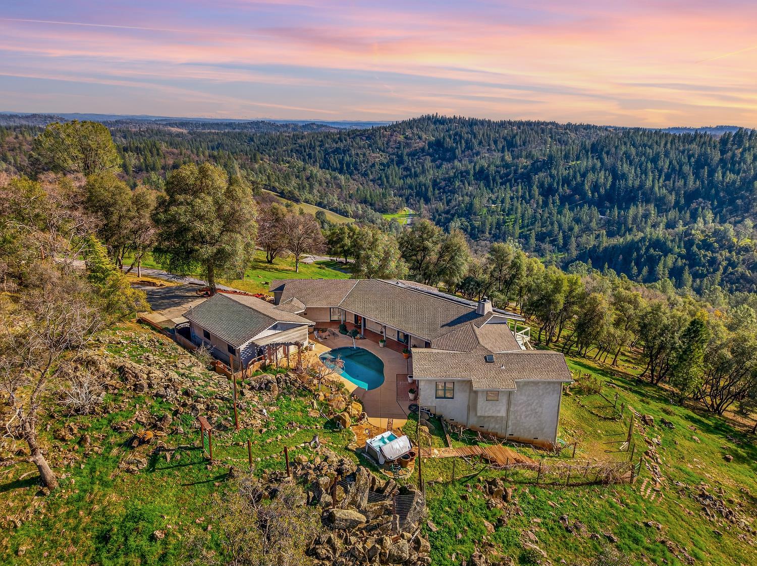 Grass Valley, California, 95949, United States, 3 Bedrooms Bedrooms, ,3 BathroomsBathrooms,Residential,For Sale,2048719