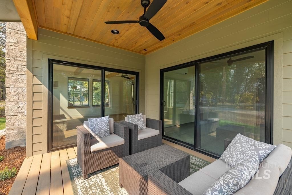 Donnelly, Idaho, 83615, United States, 3 Bedrooms Bedrooms, ,3 BathroomsBathrooms,Residential,For Sale,1976612