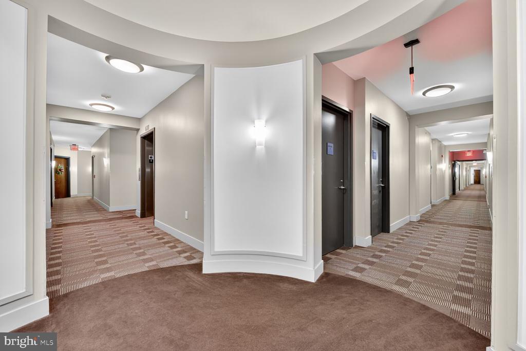 Arlington, Virginia, 22201, United States, 2 Bedrooms Bedrooms, ,2 BathroomsBathrooms,Residential,For Sale,1927773