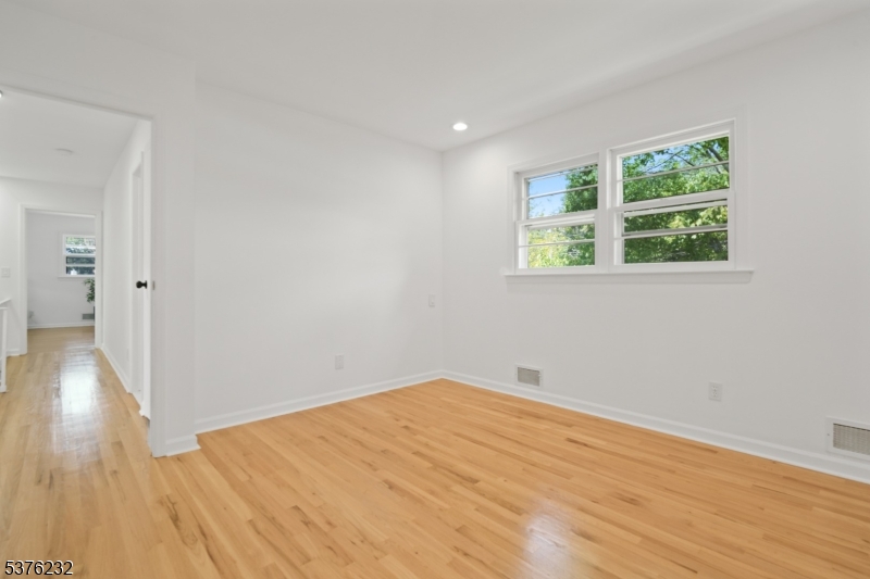 West Orange Twp., New Jersey, 07052, United States, 4 Bedrooms Bedrooms, ,3 BathroomsBathrooms,Residential,For Sale,1918388