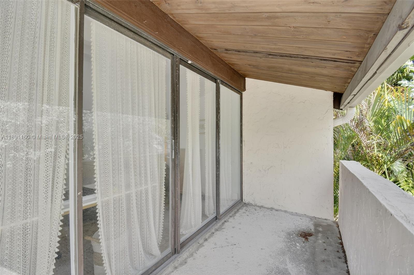 Miami, Florida, 33180, United States, 3 Bedrooms Bedrooms, ,3 BathroomsBathrooms,Residential,For Sale,1961045